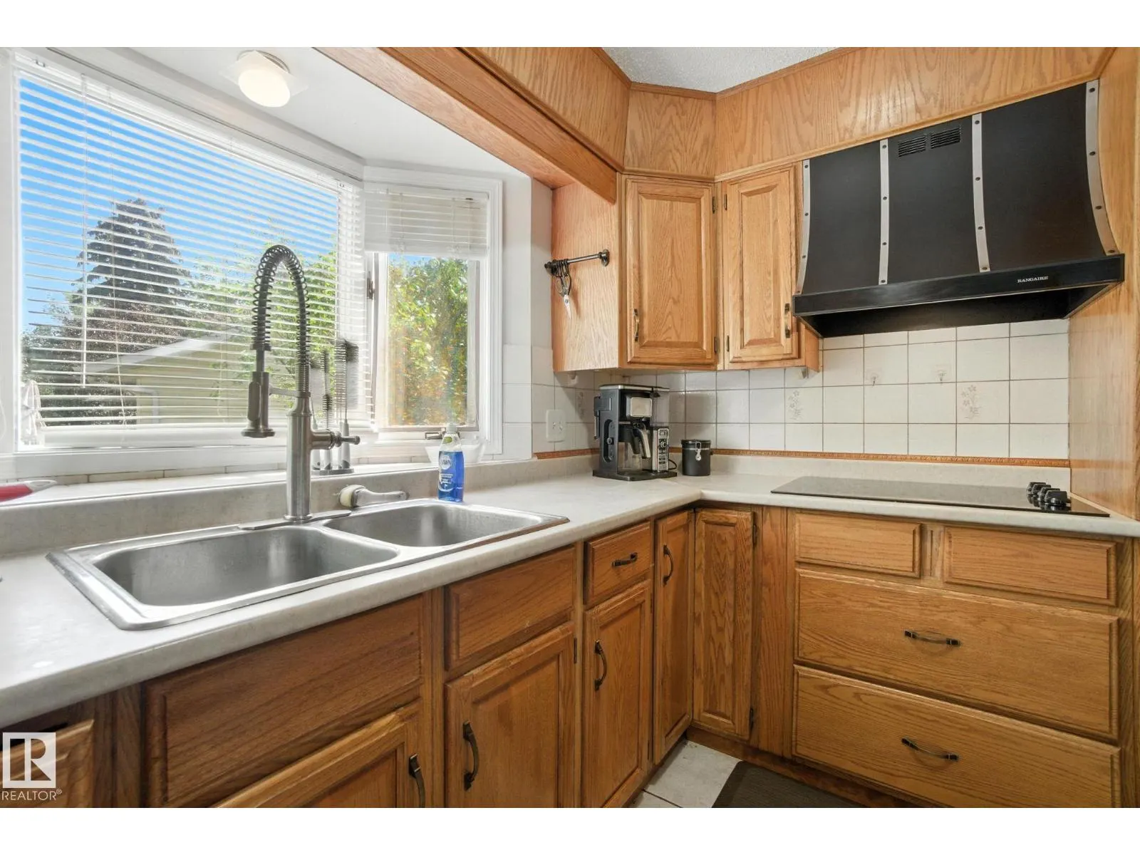 18008 61 AV NW