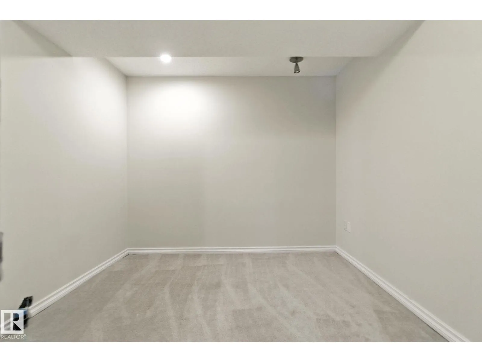 18008 61 AV NW