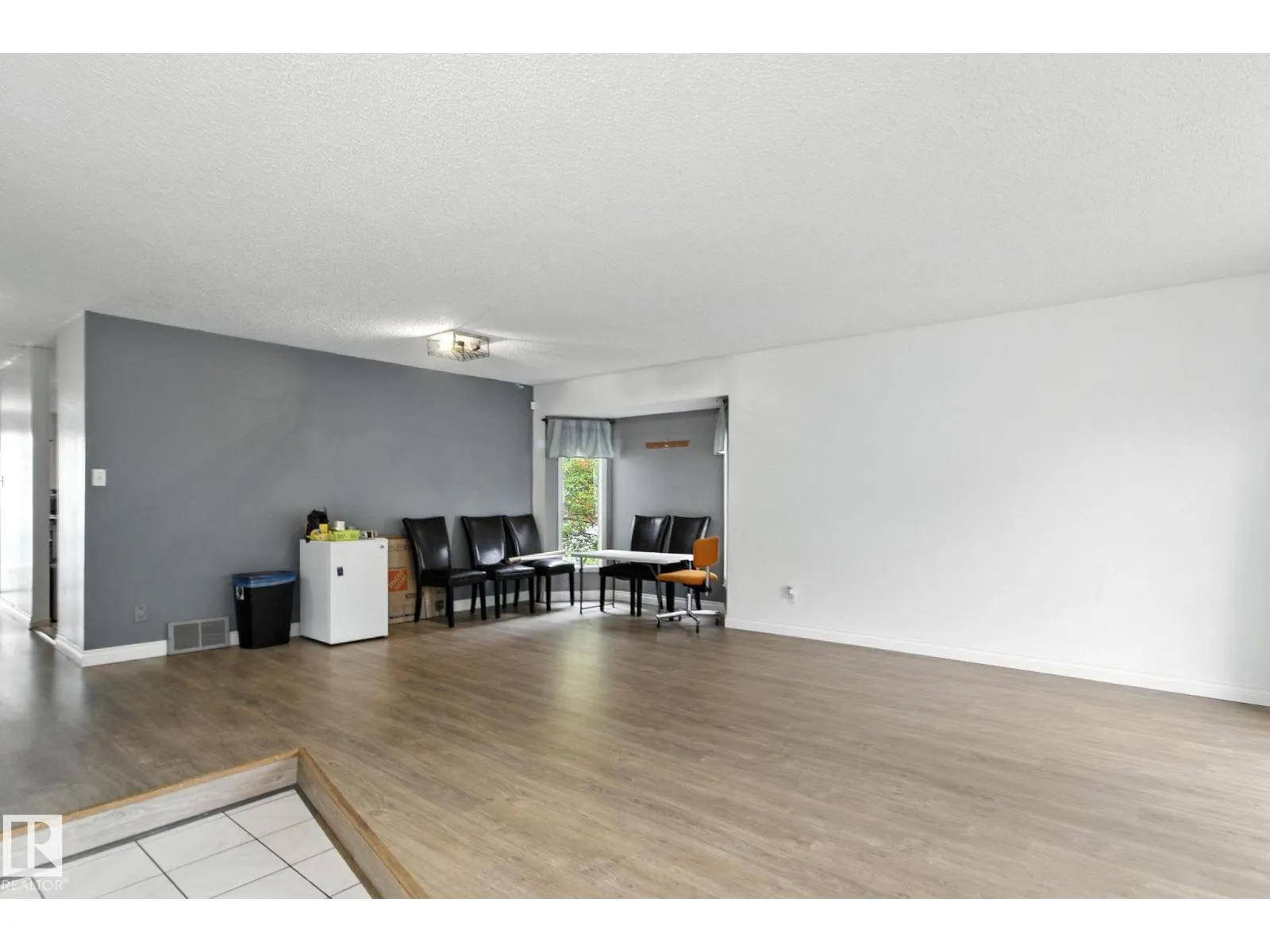 18008 61 AV NW