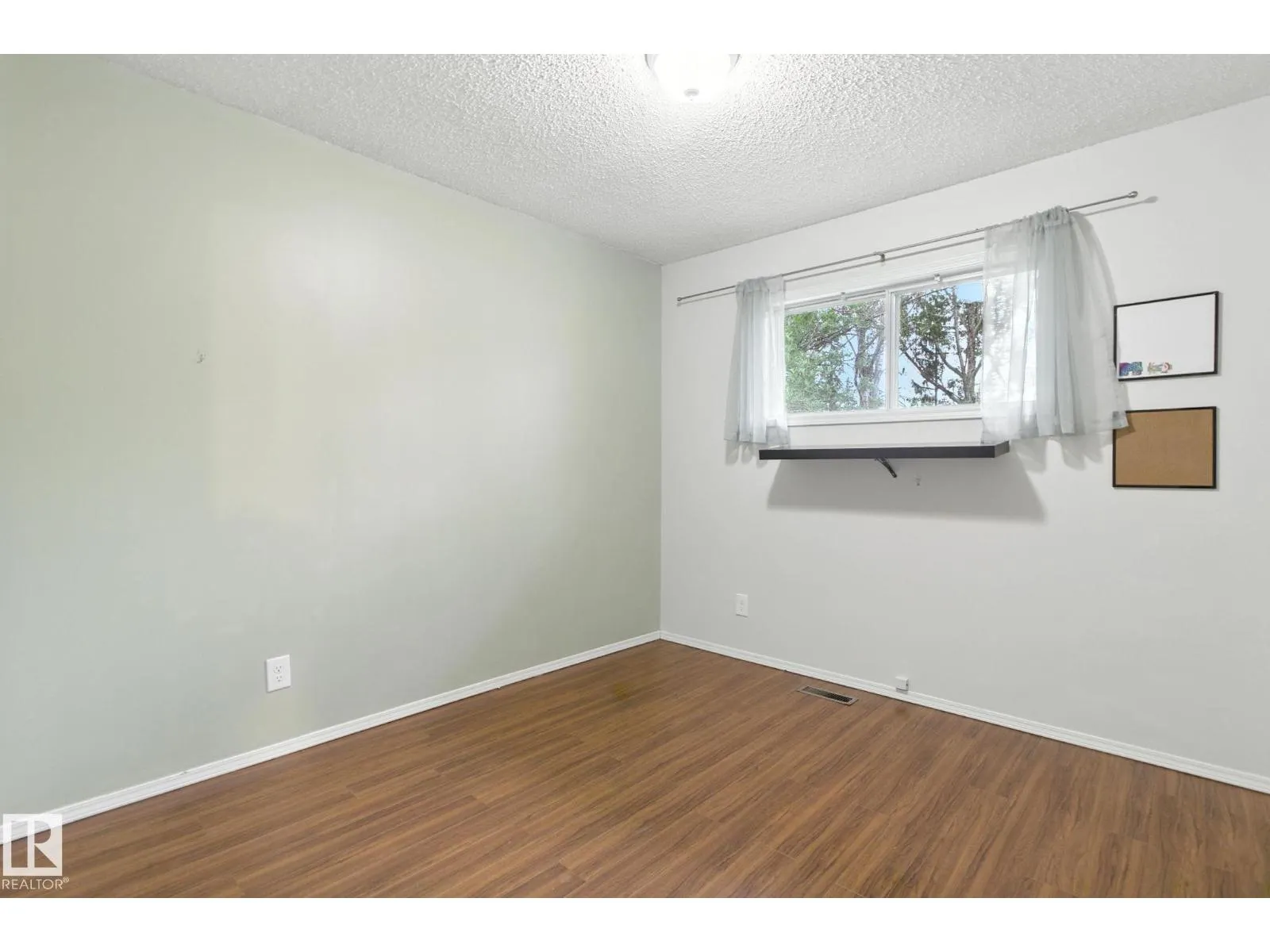 18008 61 AV NW