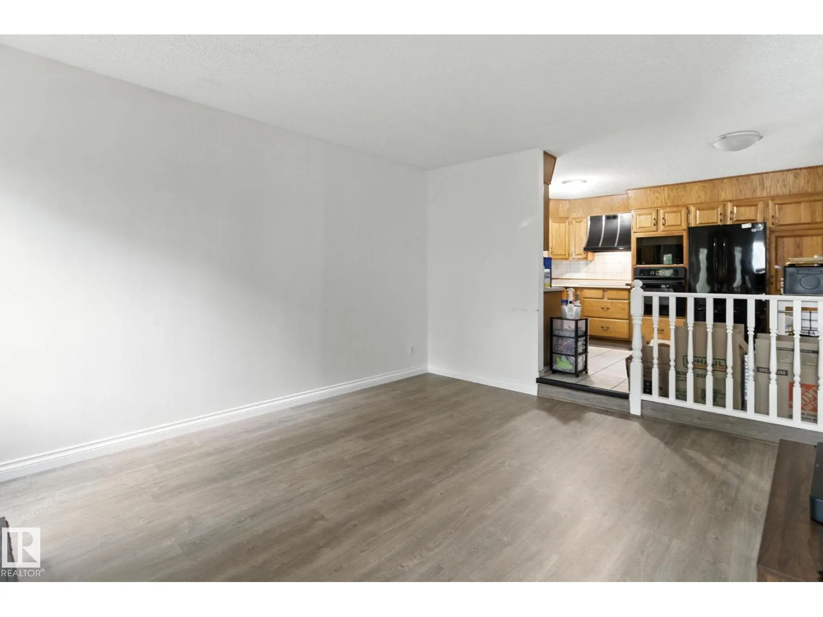 18008 61 AV NW