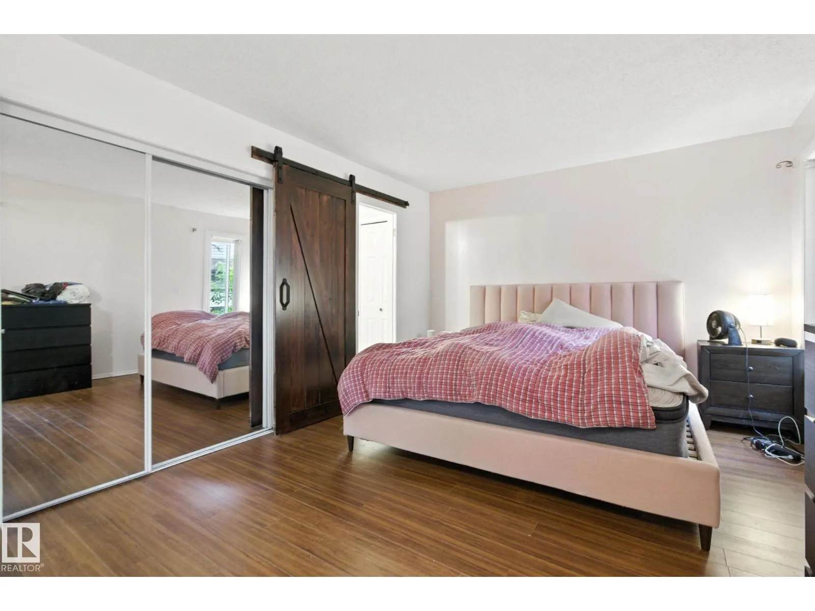18008 61 AV NW