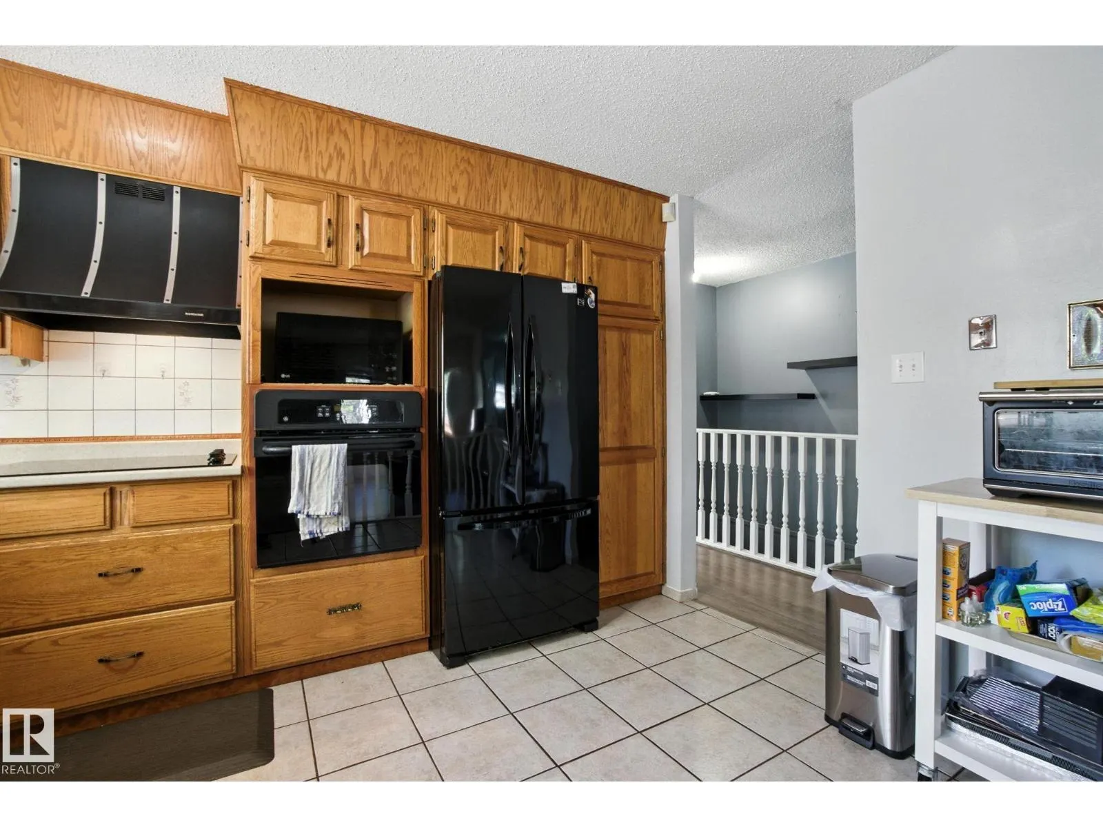18008 61 AV NW