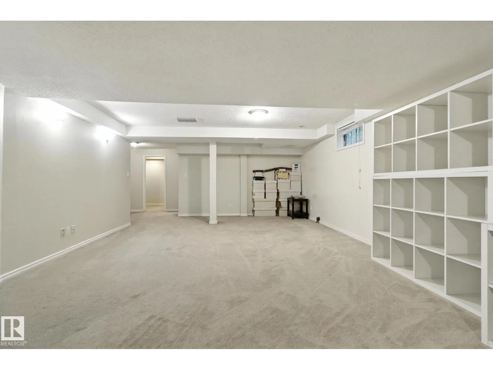 18008 61 AV NW