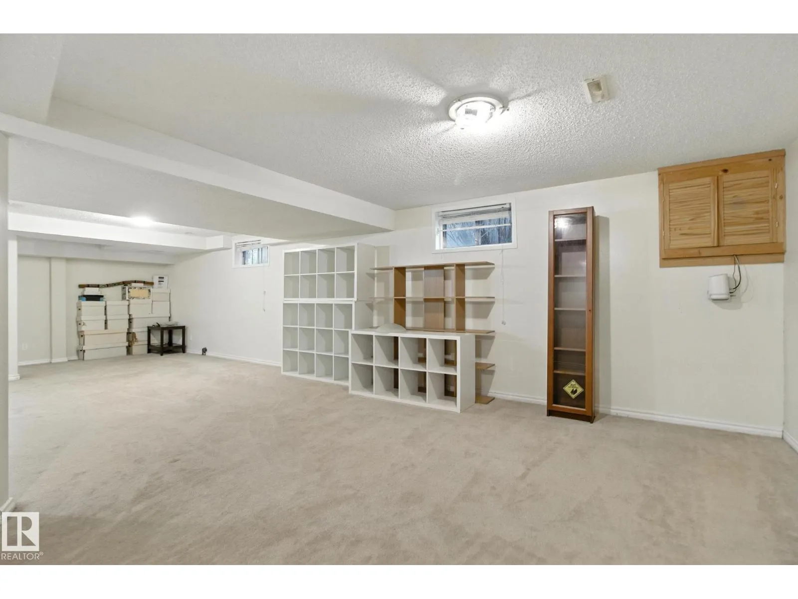 18008 61 AV NW