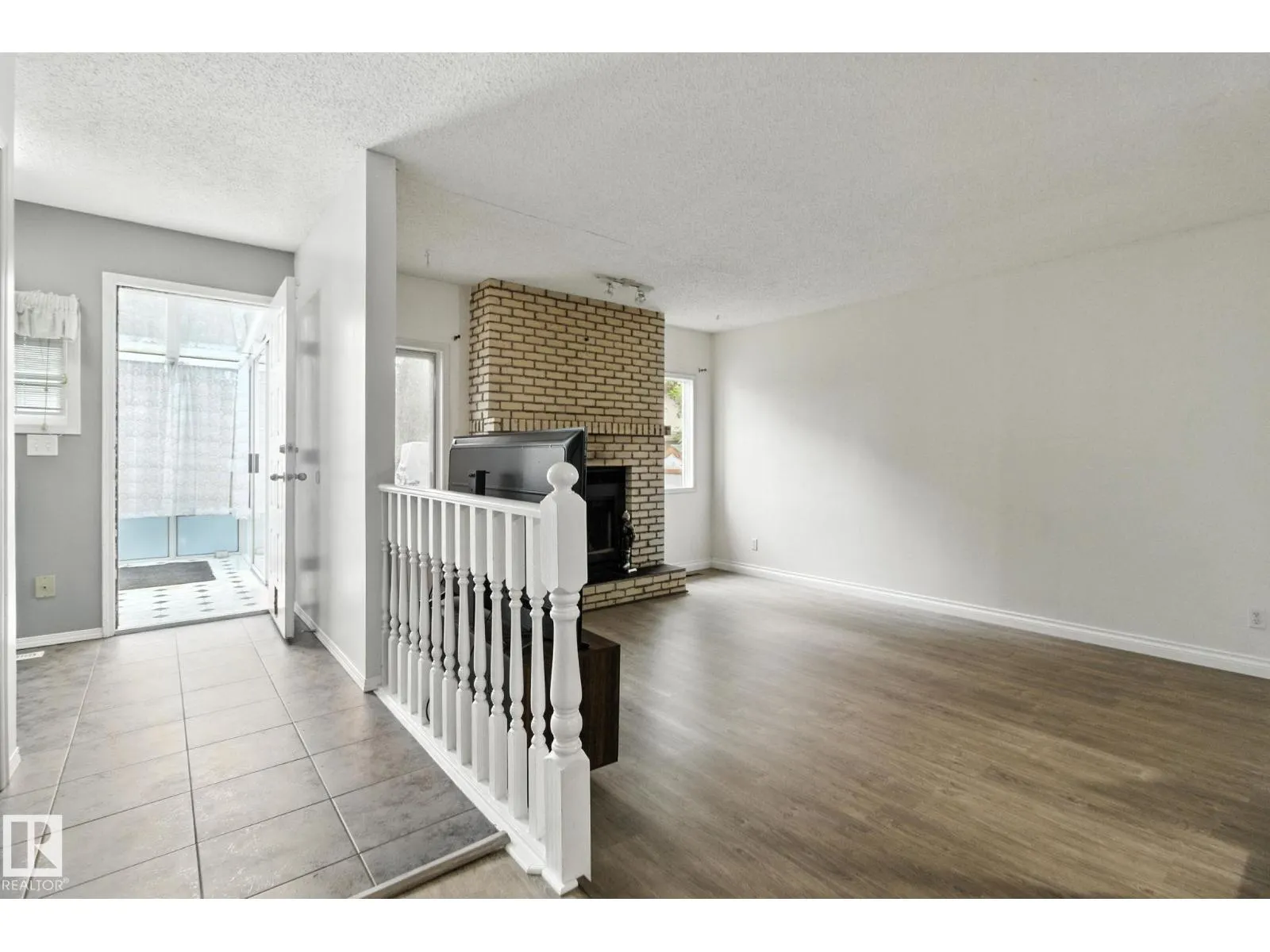 18008 61 AV NW