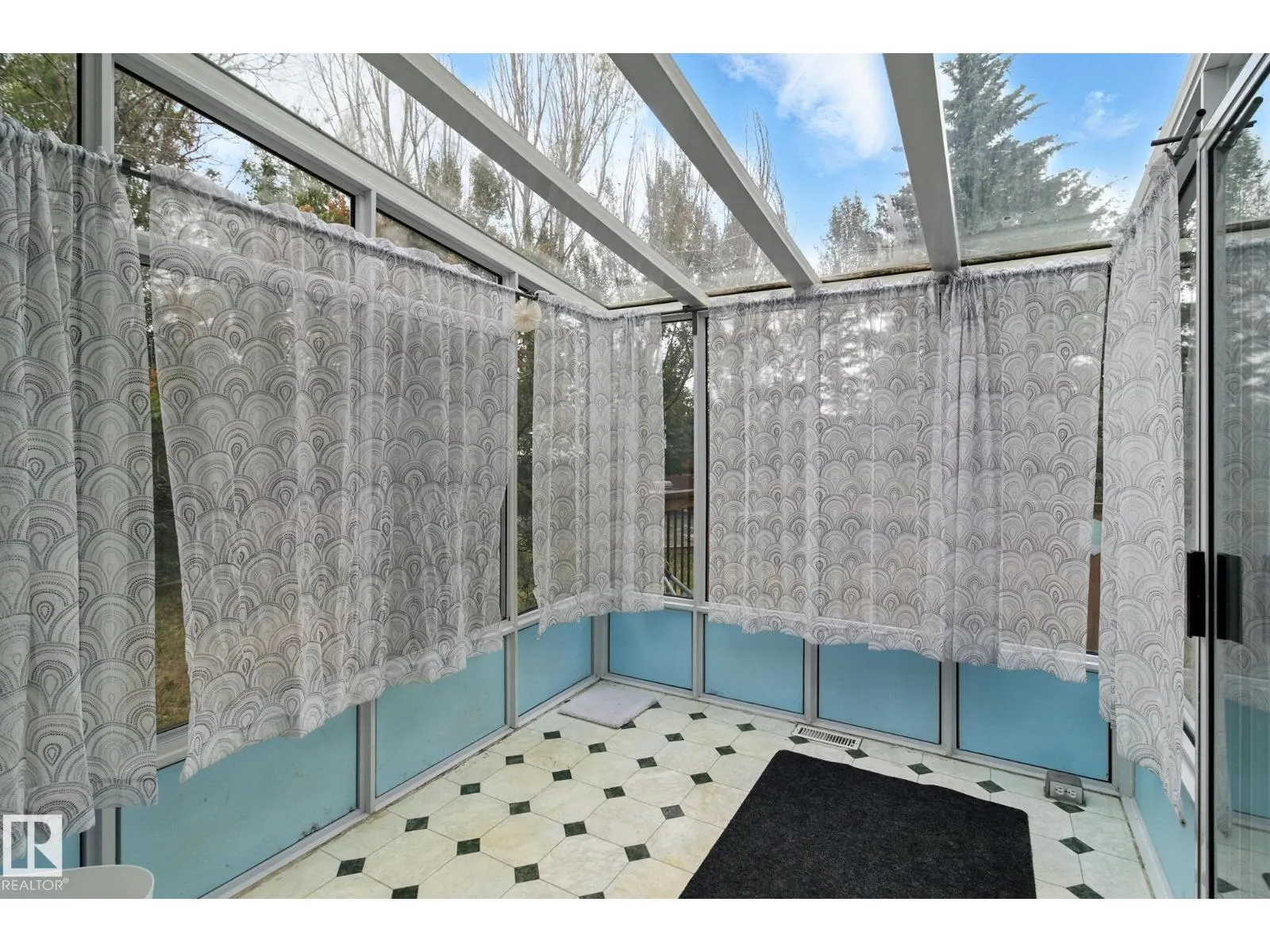 18008 61 AV NW