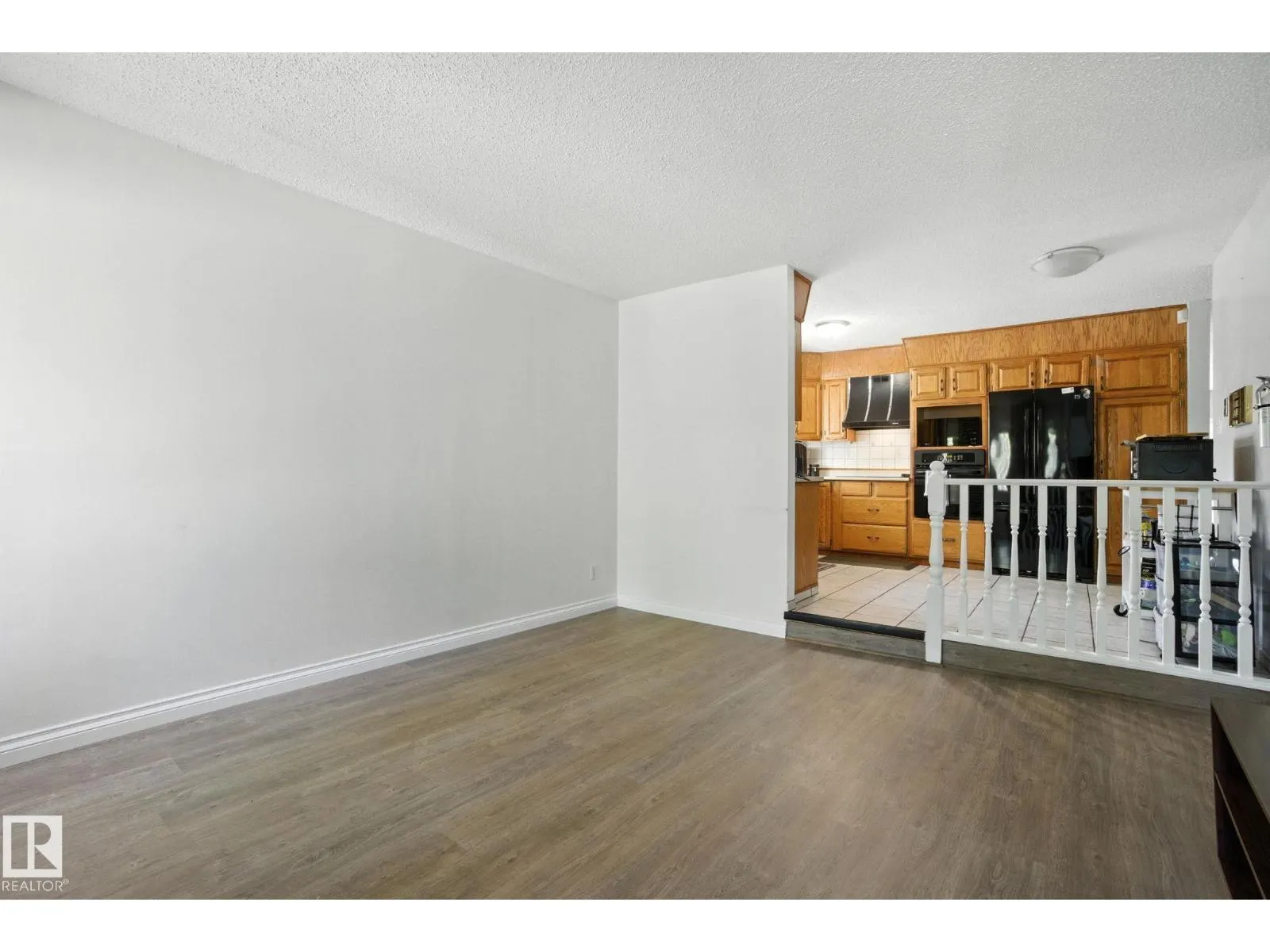 18008 61 AV NW