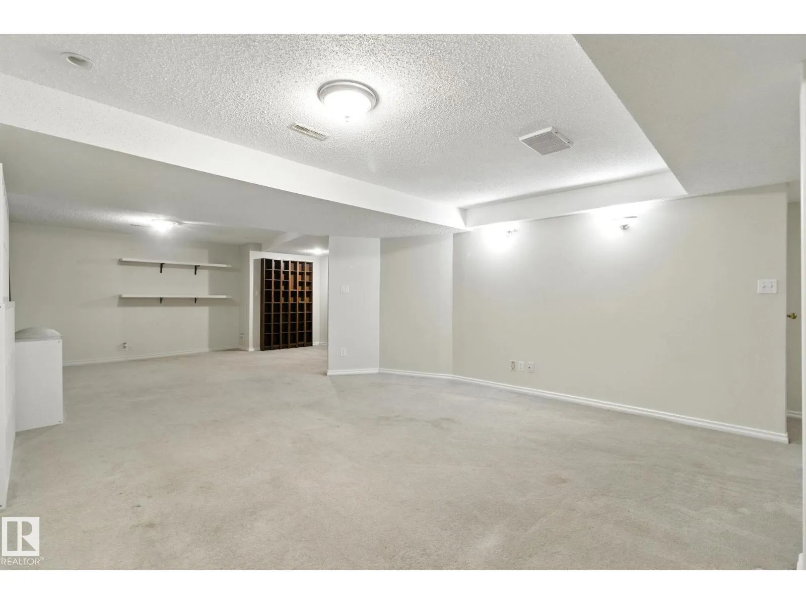 18008 61 AV NW