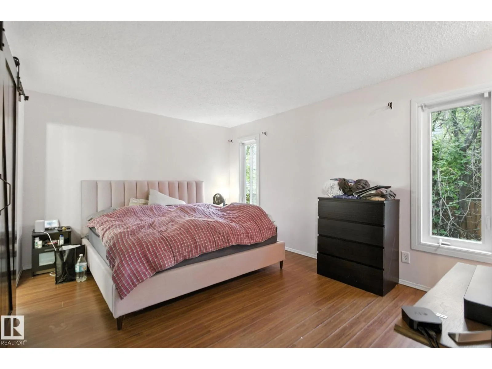 18008 61 AV NW