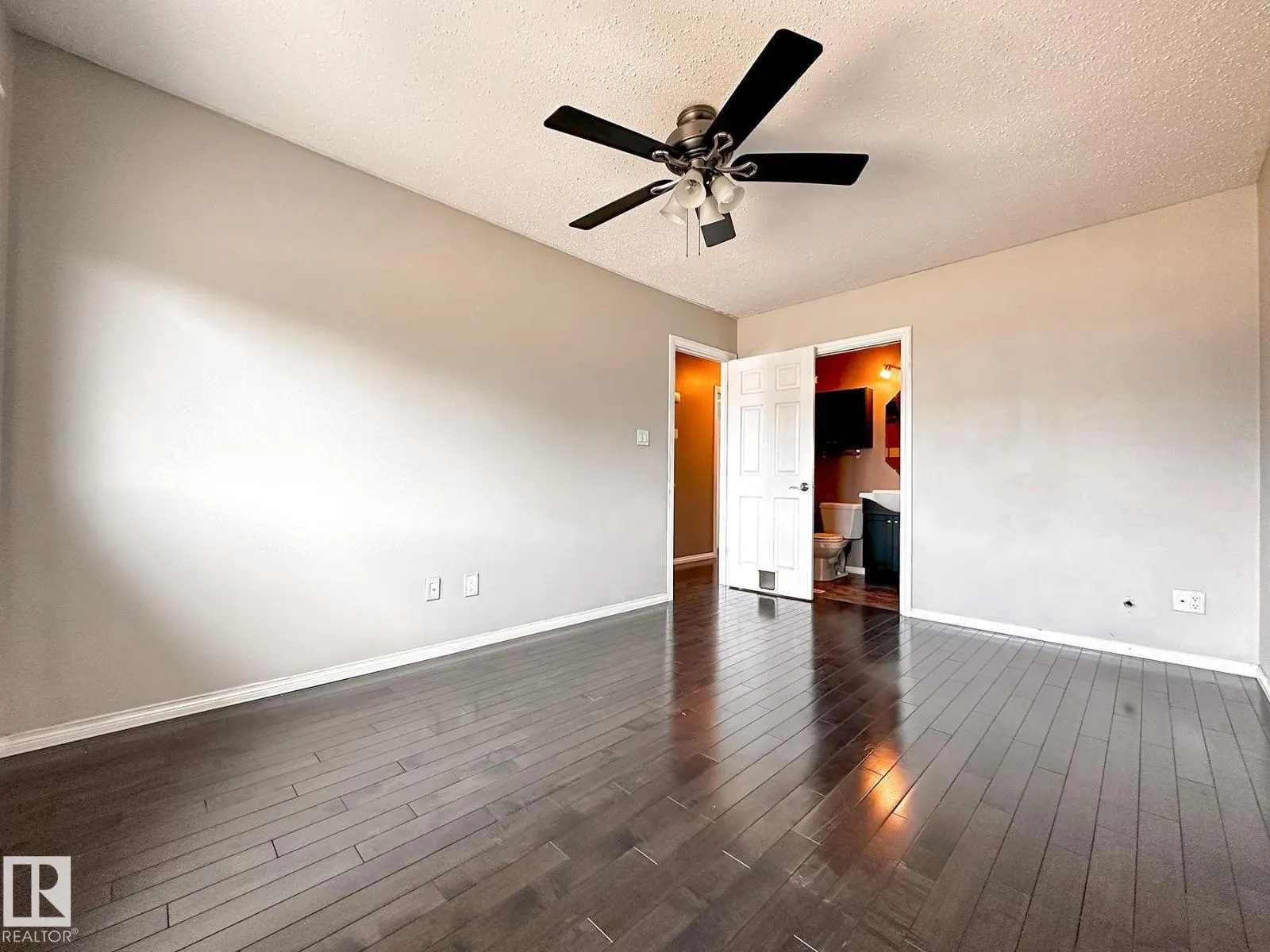 11403 149 AV NW
