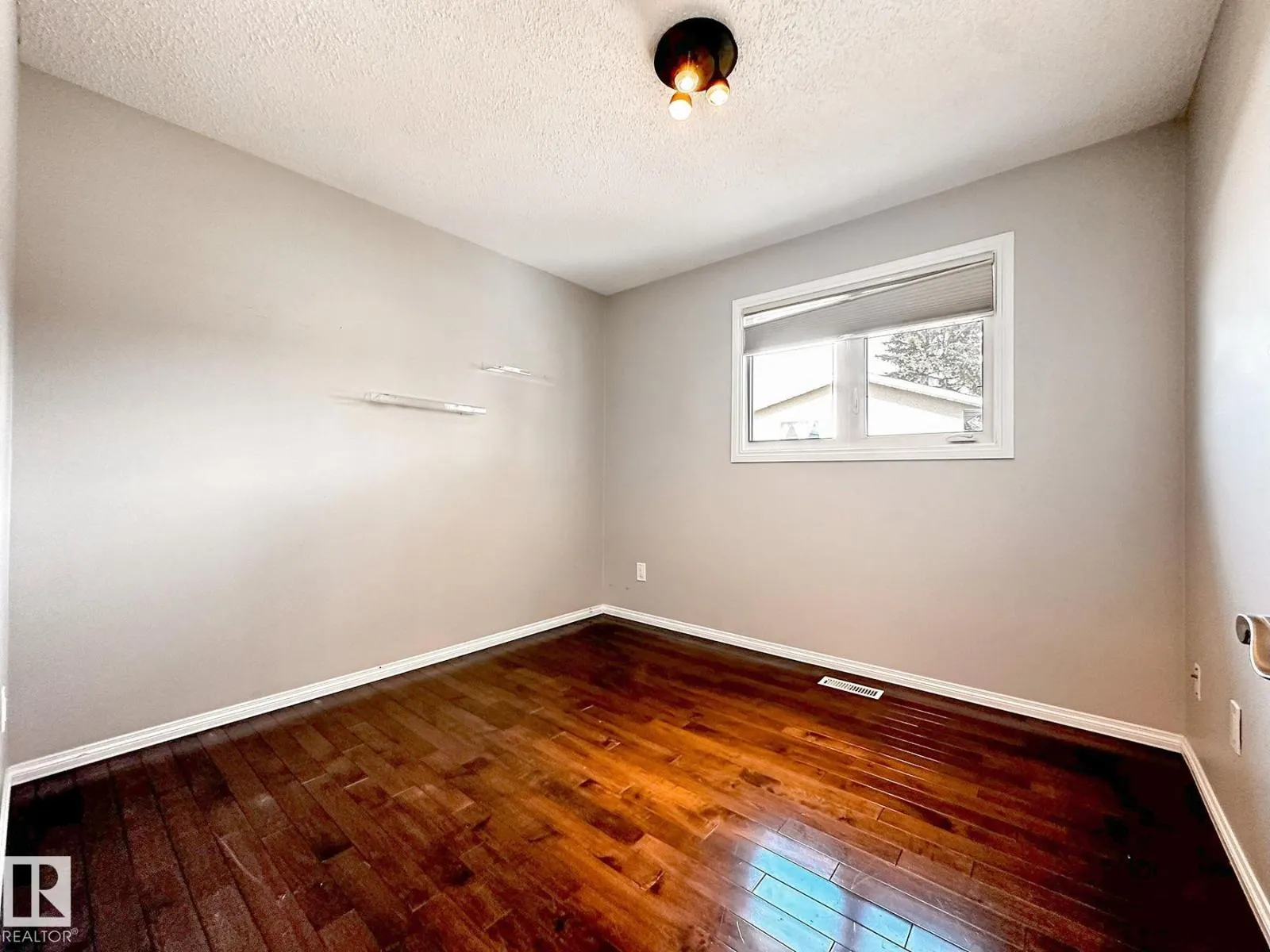 11403 149 AV NW