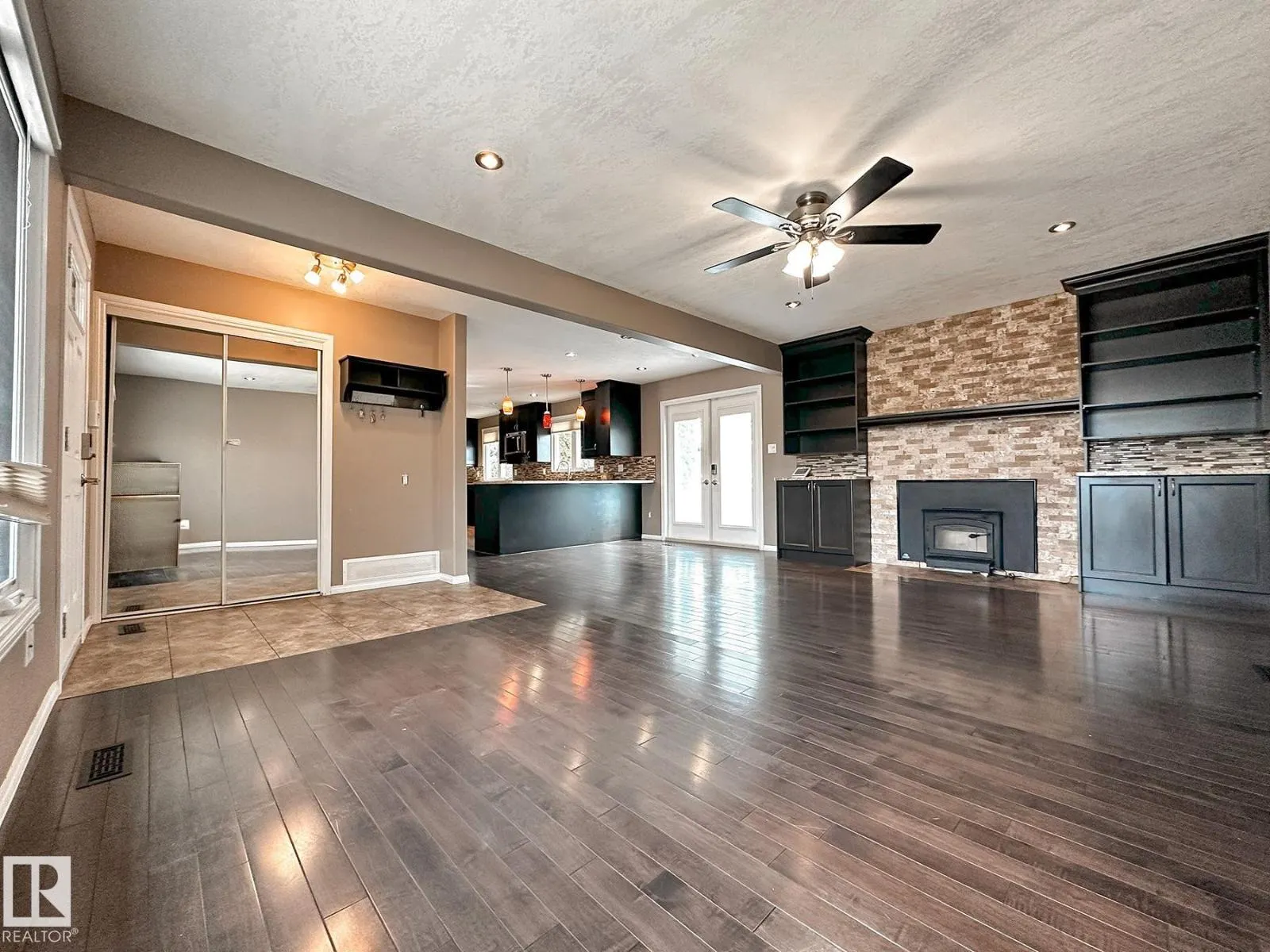 11403 149 AV NW