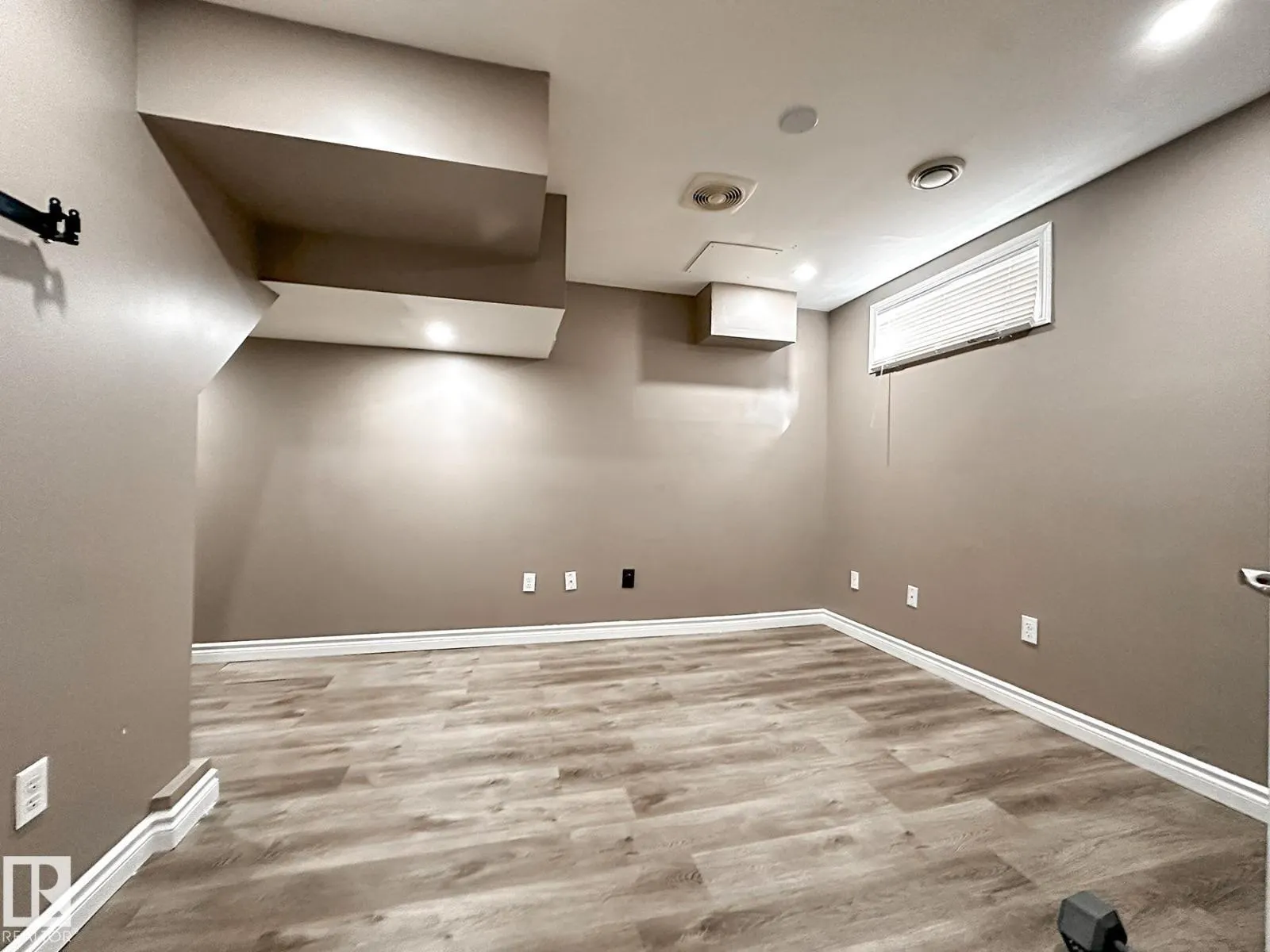 11403 149 AV NW