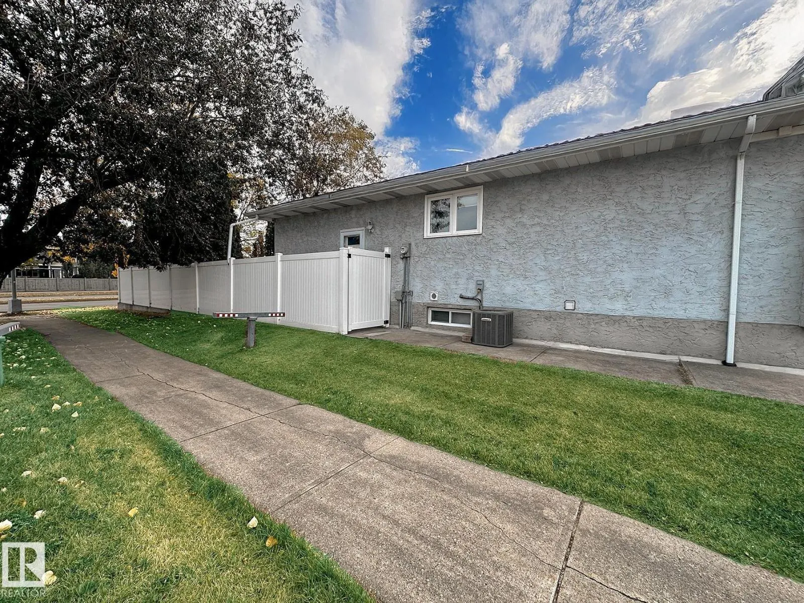 11403 149 AV NW