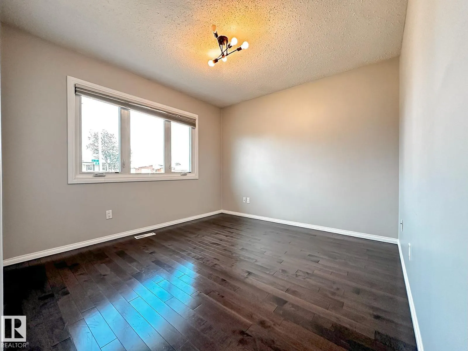 11403 149 AV NW