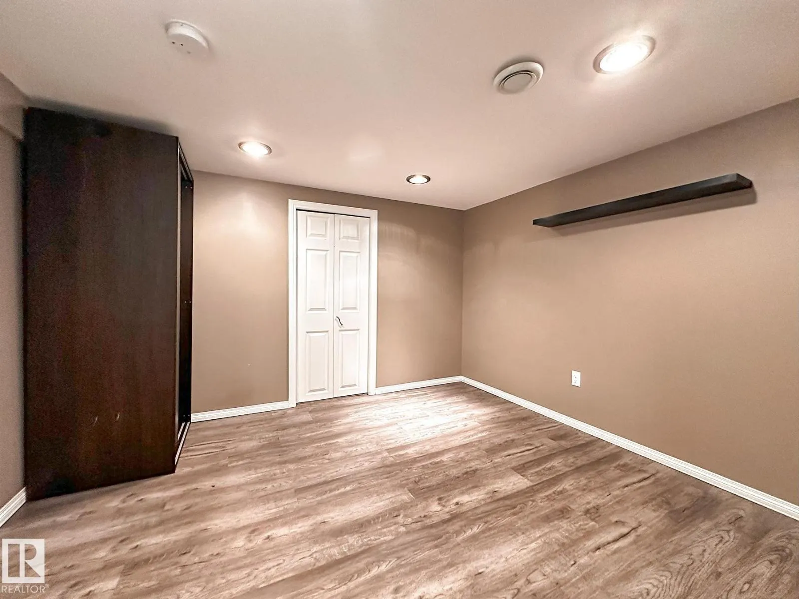 11403 149 AV NW