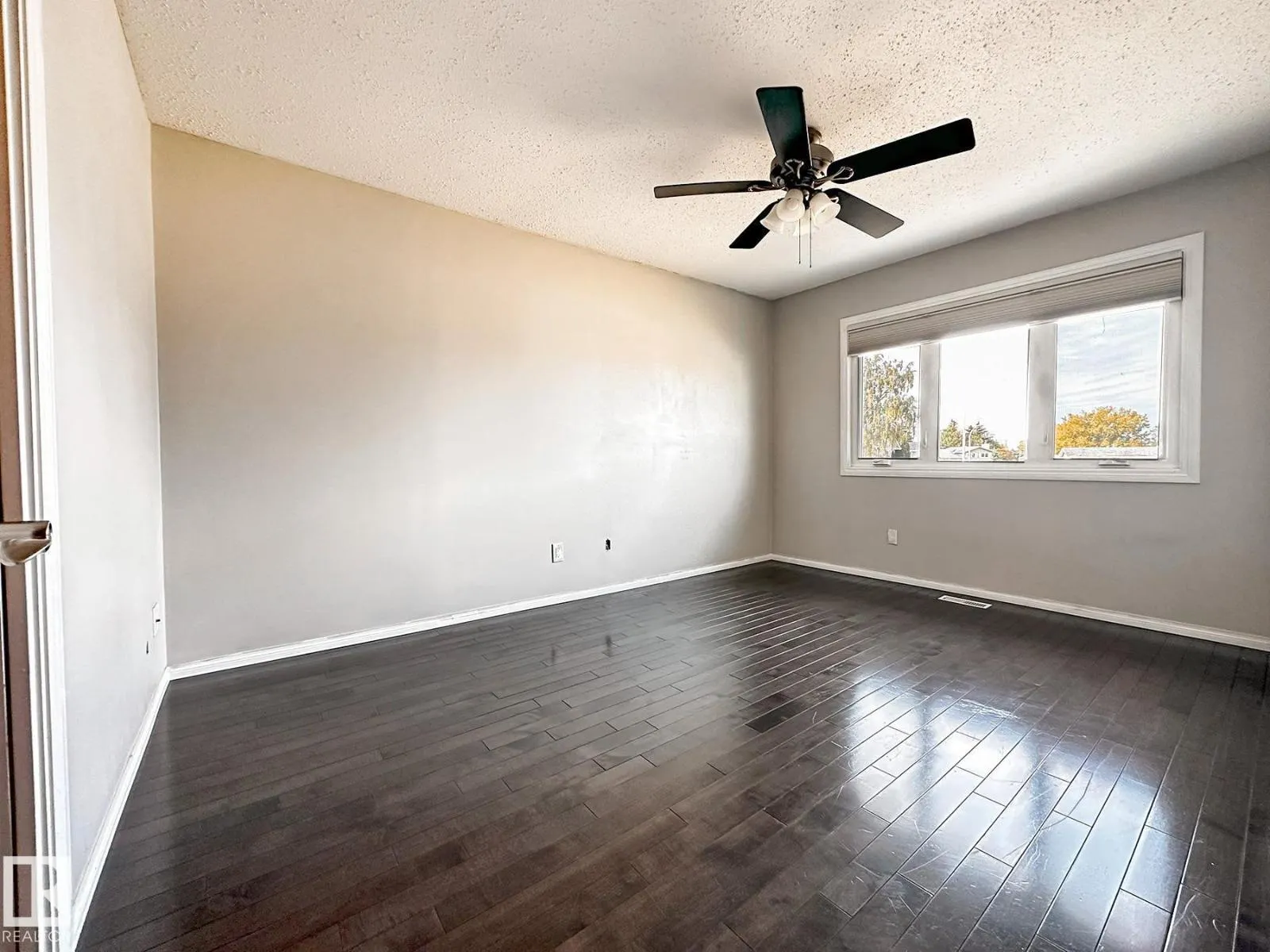 11403 149 AV NW