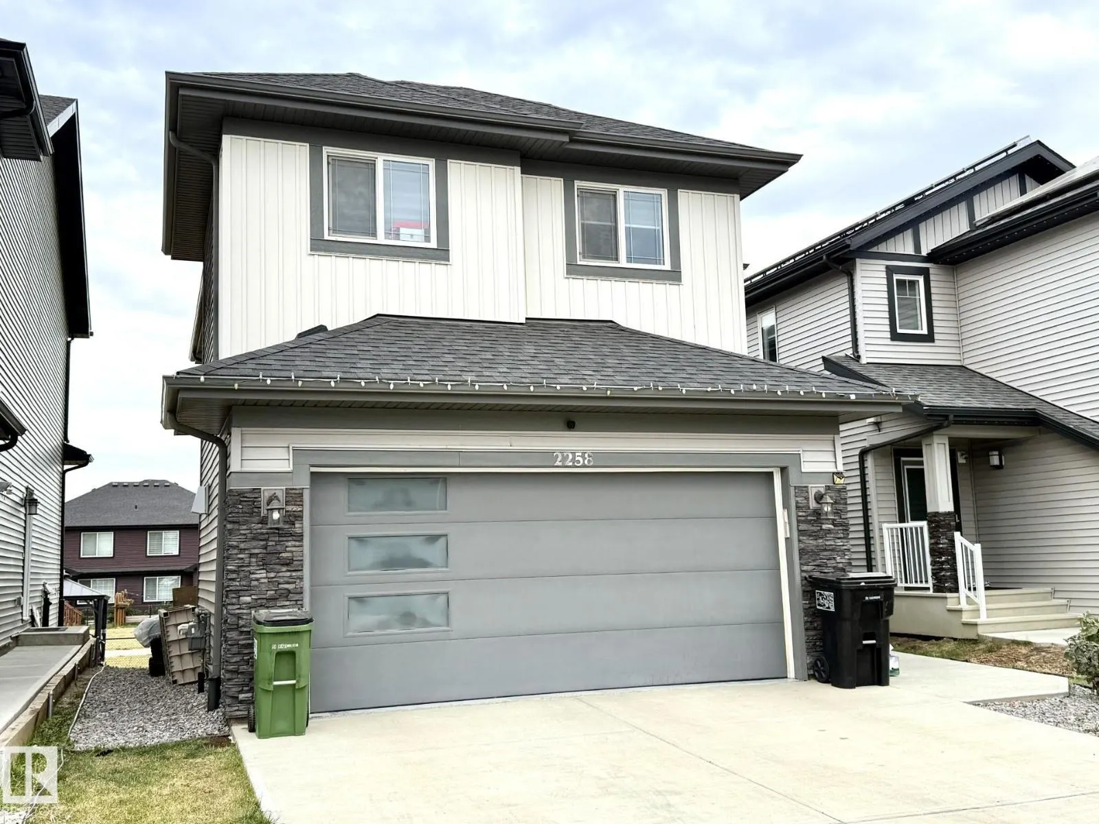 2258 57 ST SW
