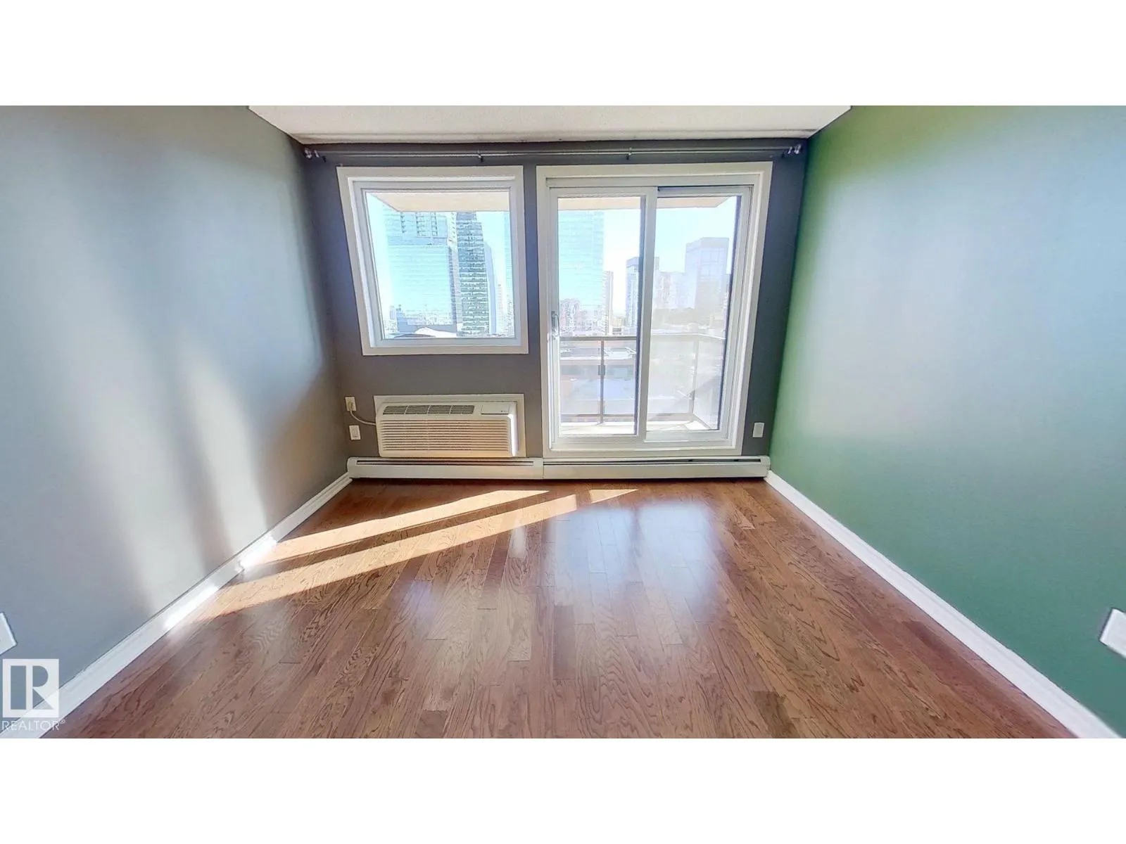 #1604 10303 105 ST NW