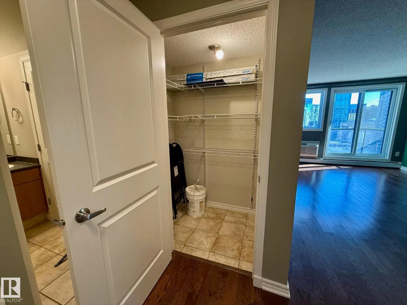 #1604 10303 105 ST NW