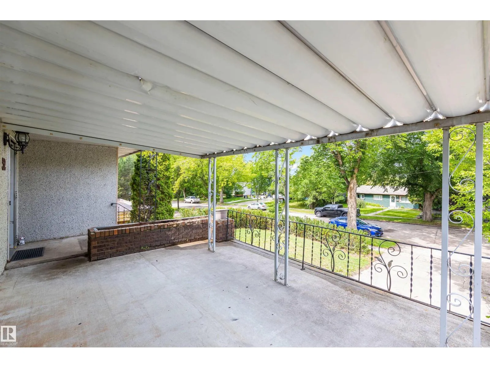 52 BELMONT DR