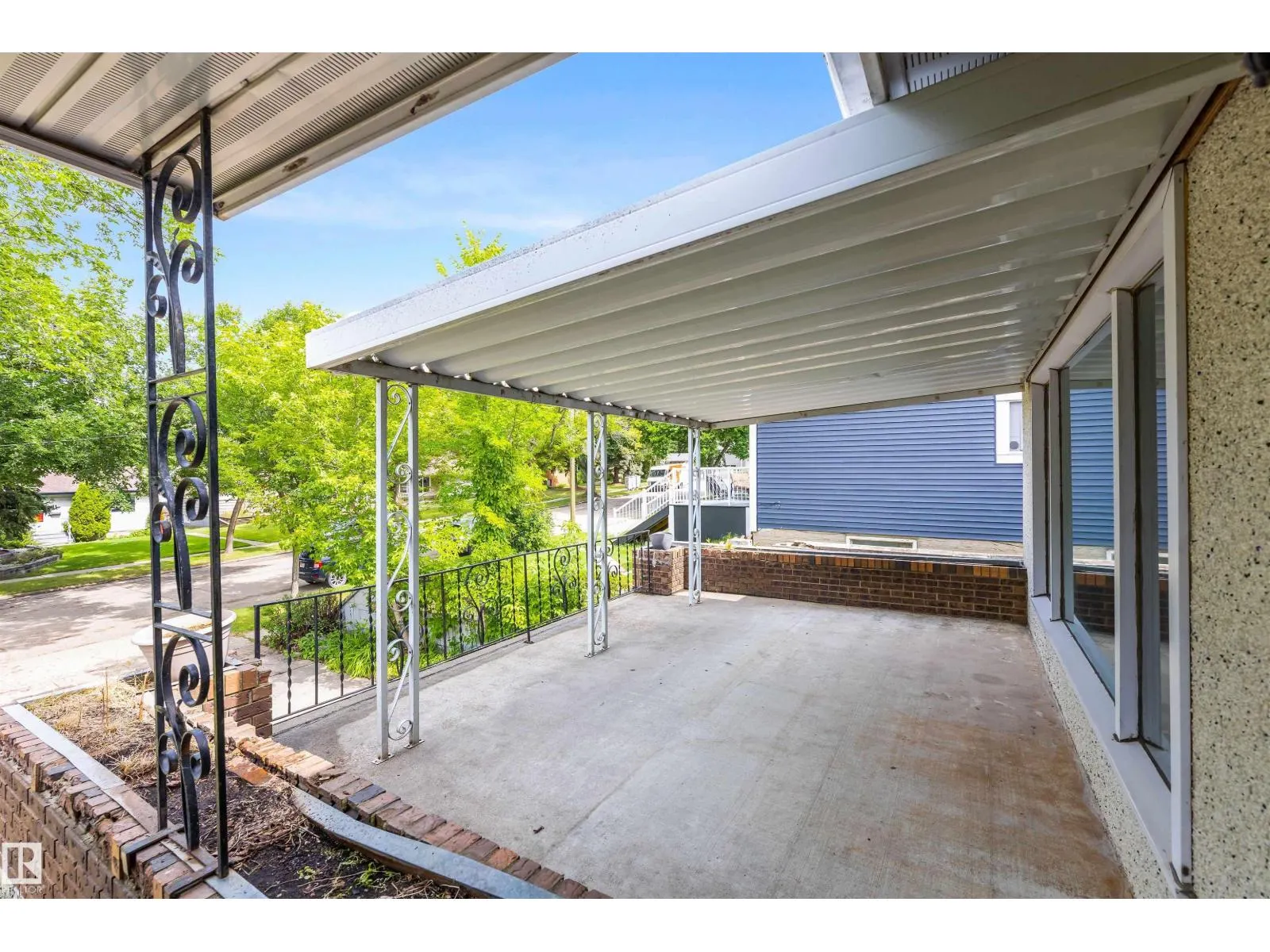 52 BELMONT DR
