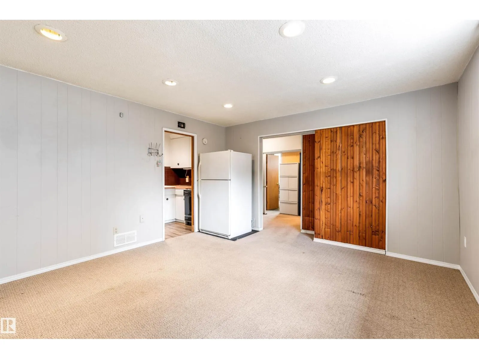 52 BELMONT DR