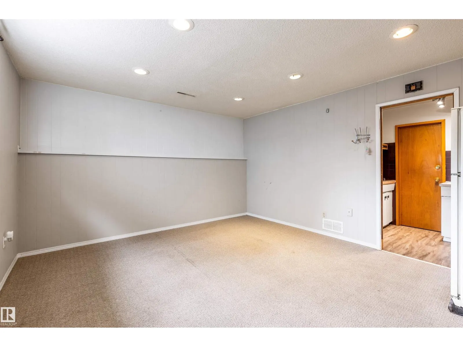 52 BELMONT DR