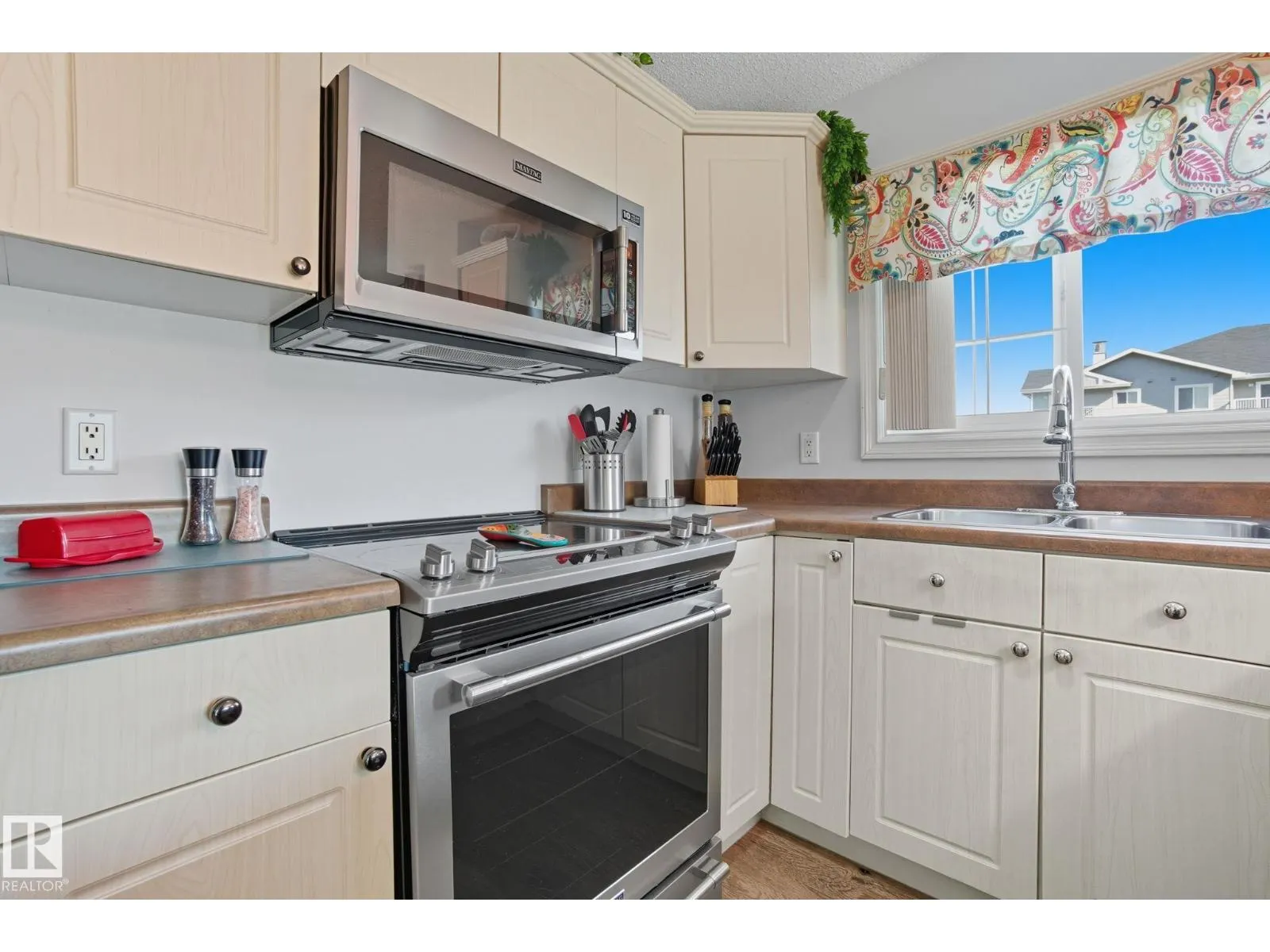 #316 4407 23 ST NW