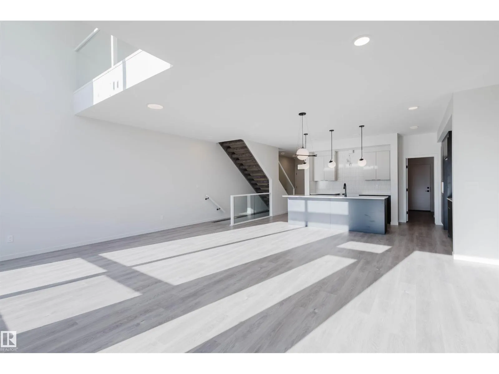 456 33 ST SW