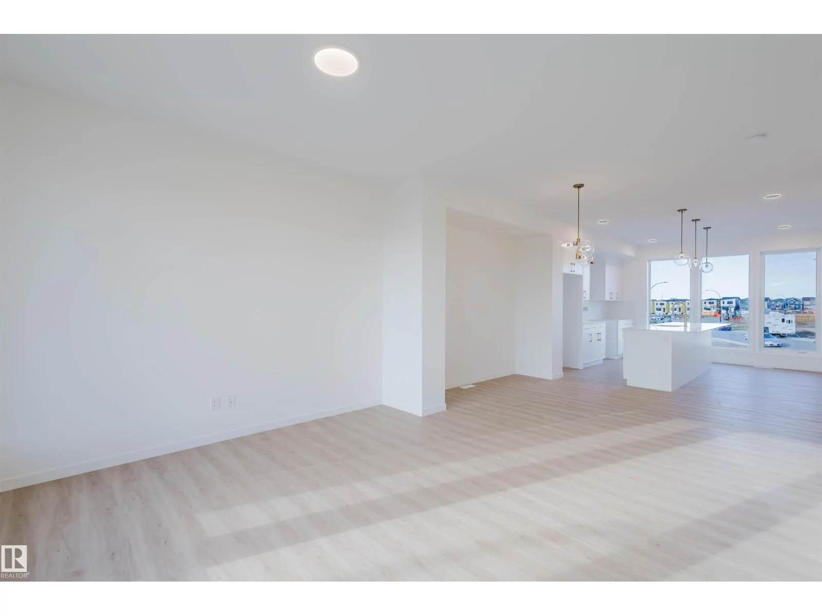 463 33 ST SW
