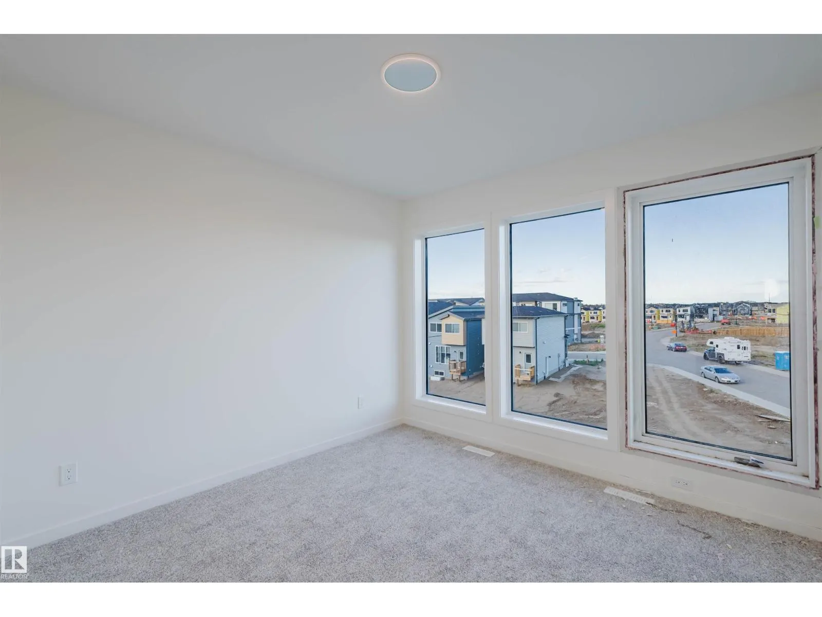 463 33 ST SW