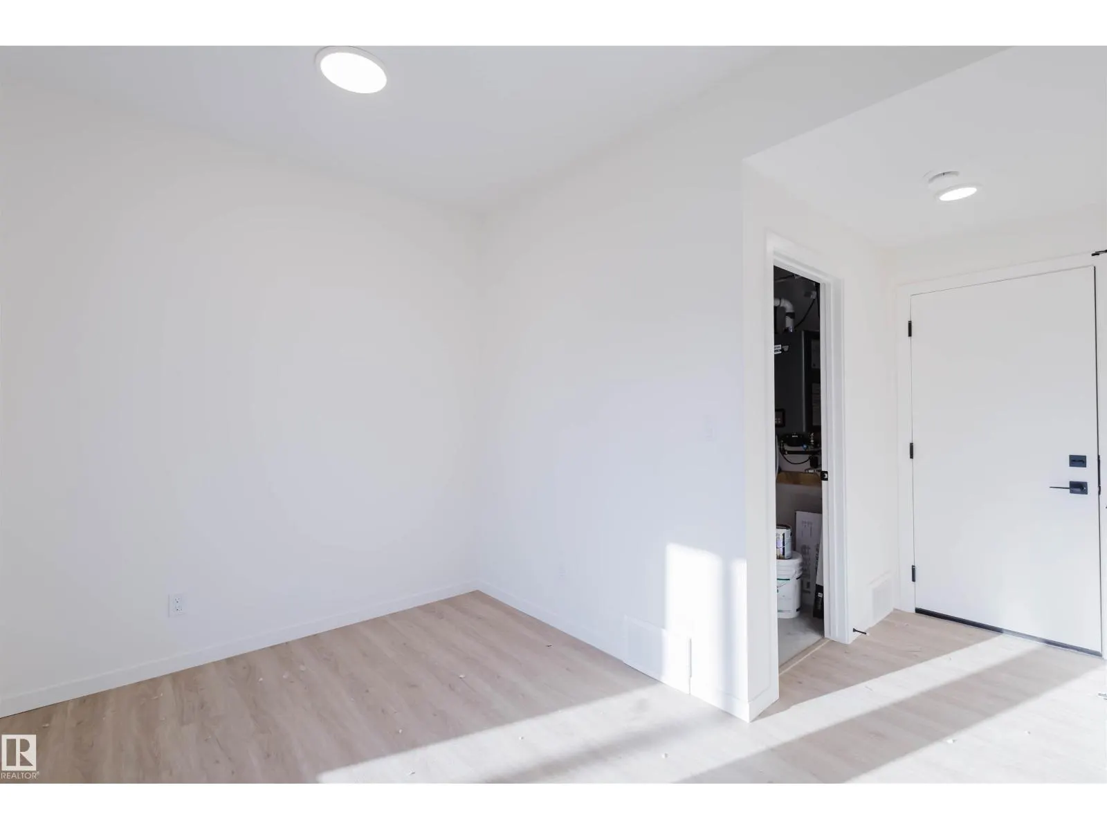463 33 ST SW