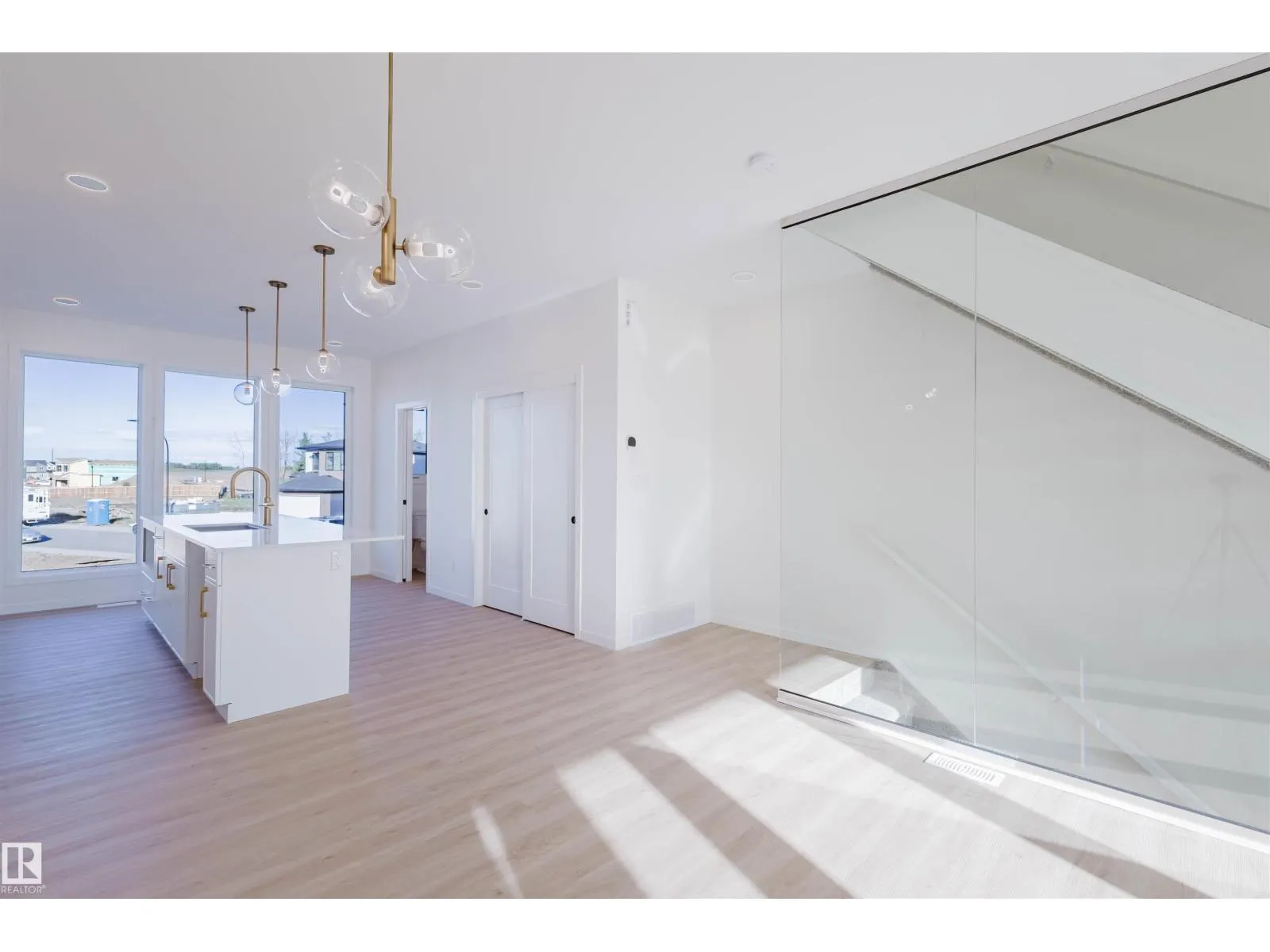 463 33 ST SW