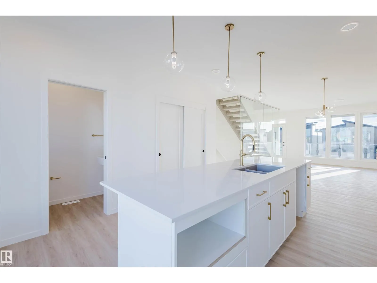 463 33 ST SW