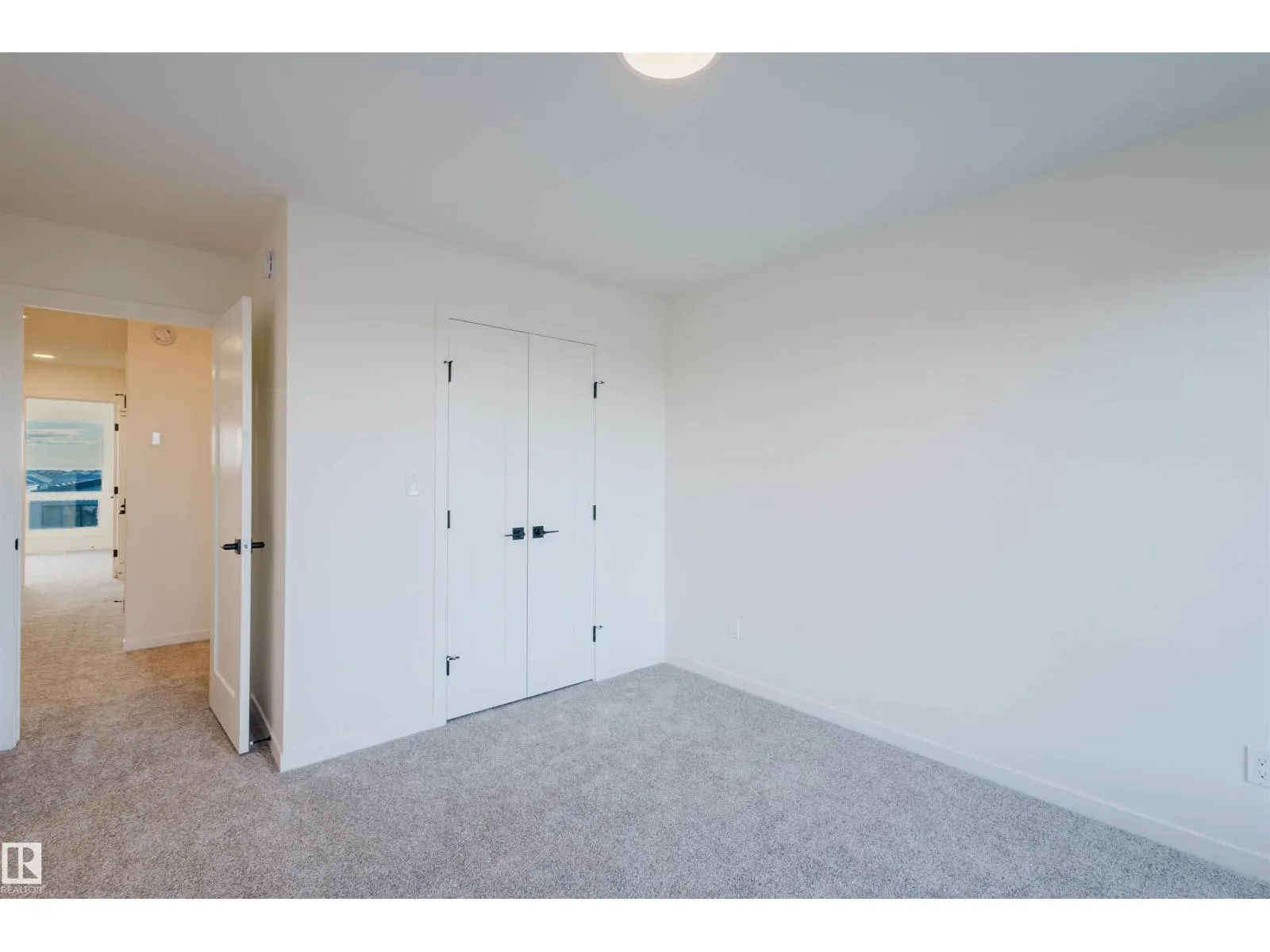 463 33 ST SW