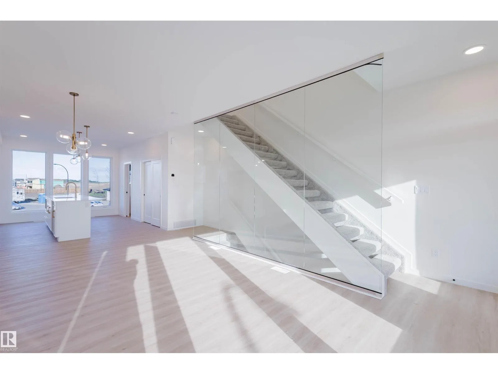 463 33 ST SW