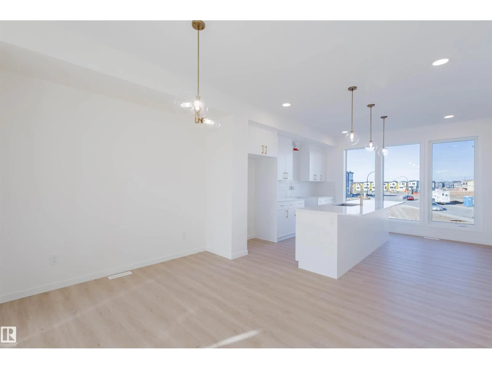 463 33 ST SW