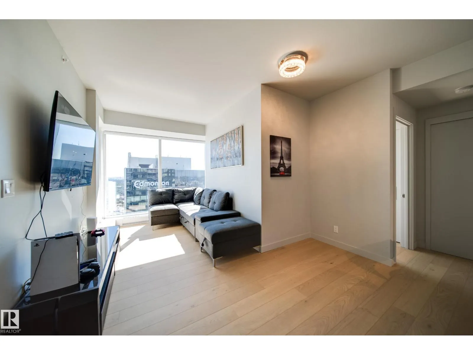 #3505 10360 102 ST NW