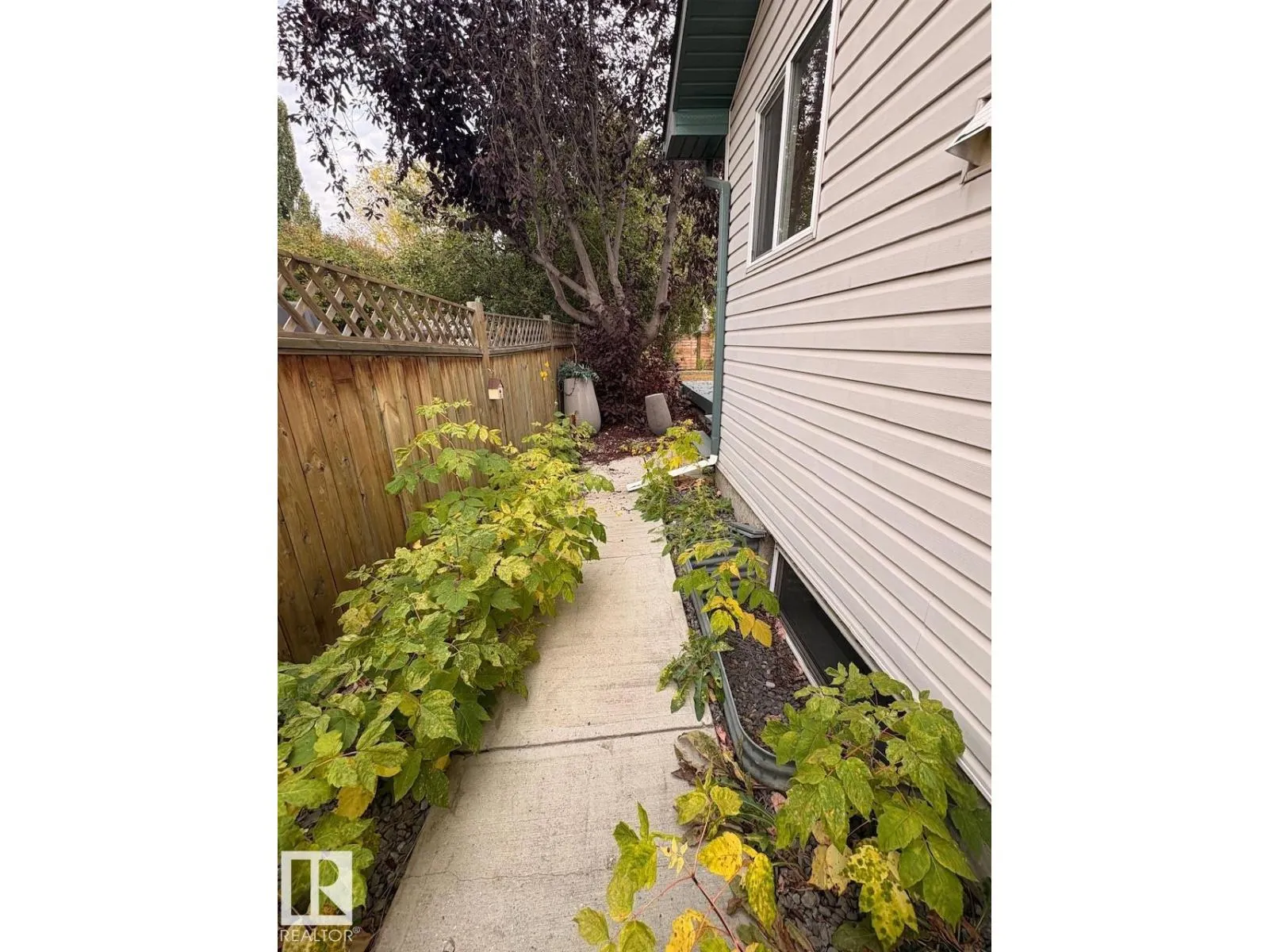 88 LANDSDOWNE DR