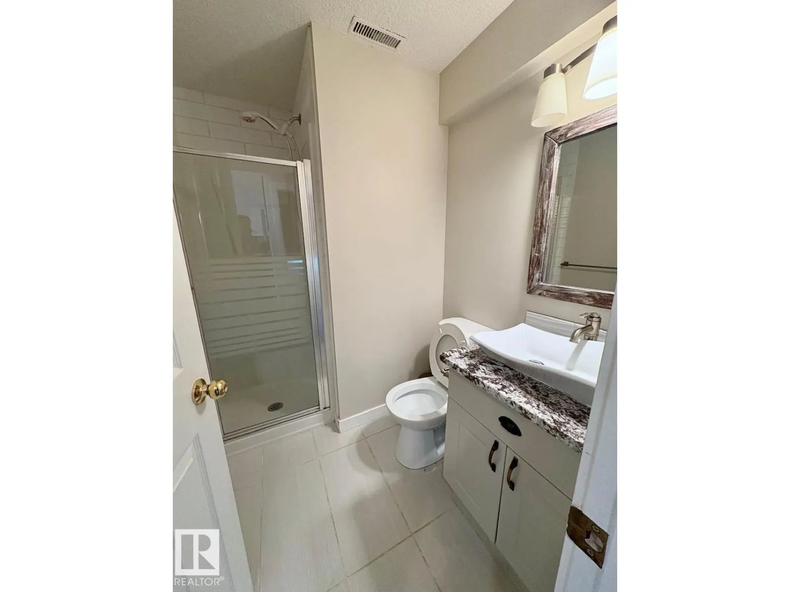 88 LANDSDOWNE DR