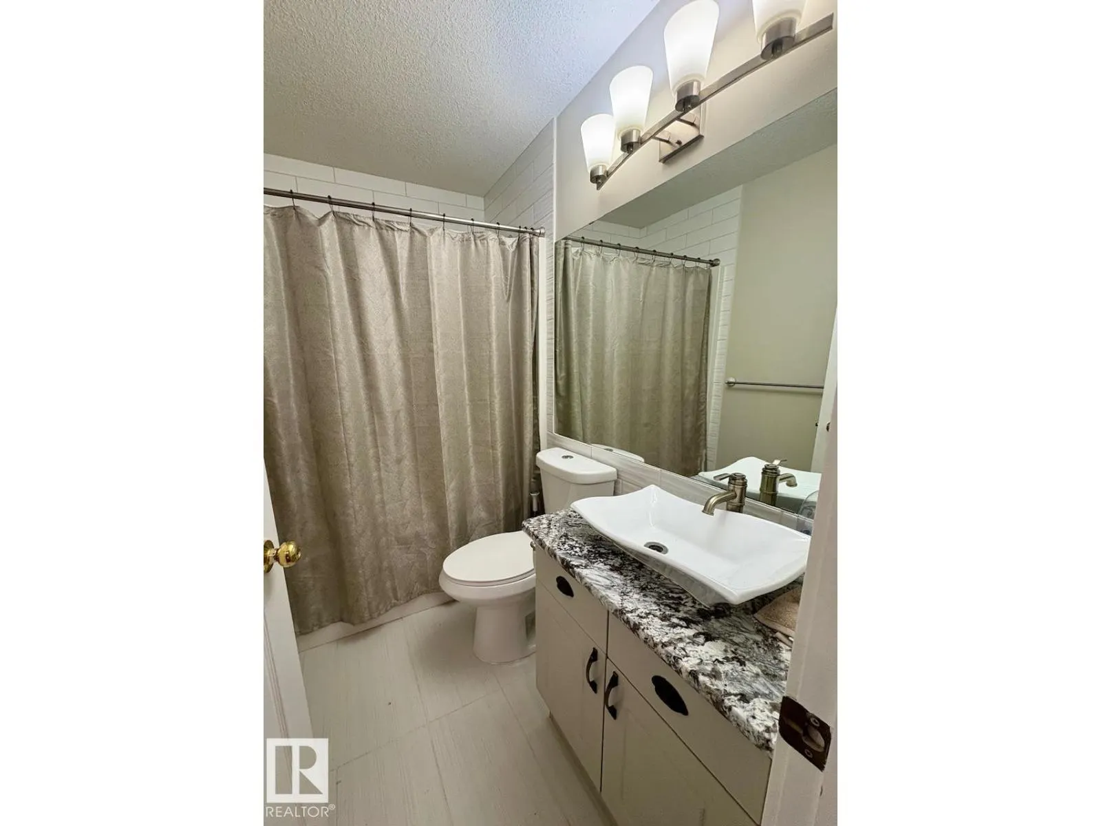 88 LANDSDOWNE DR