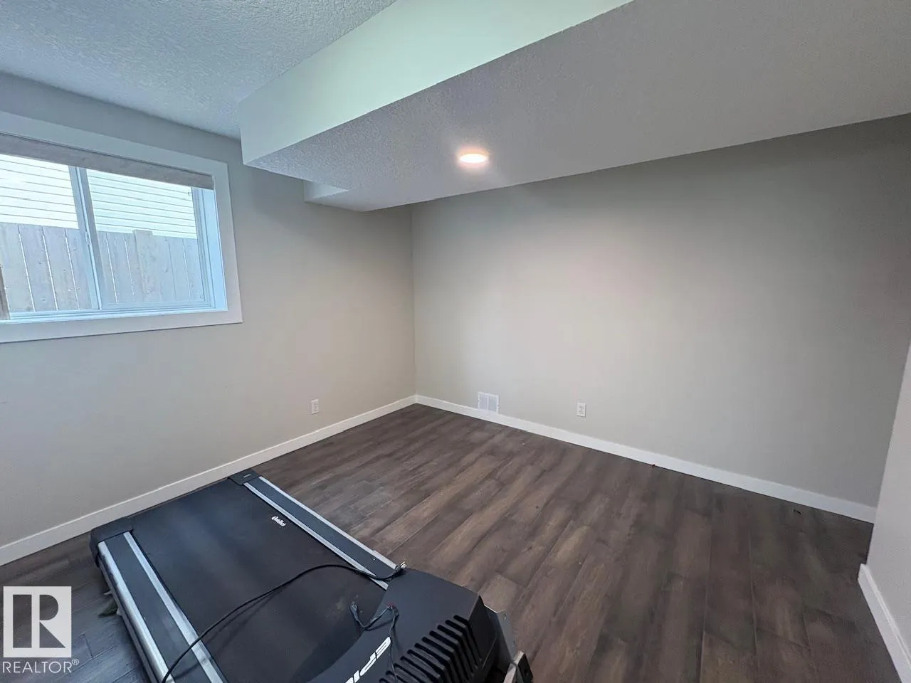 88 LANDSDOWNE DR