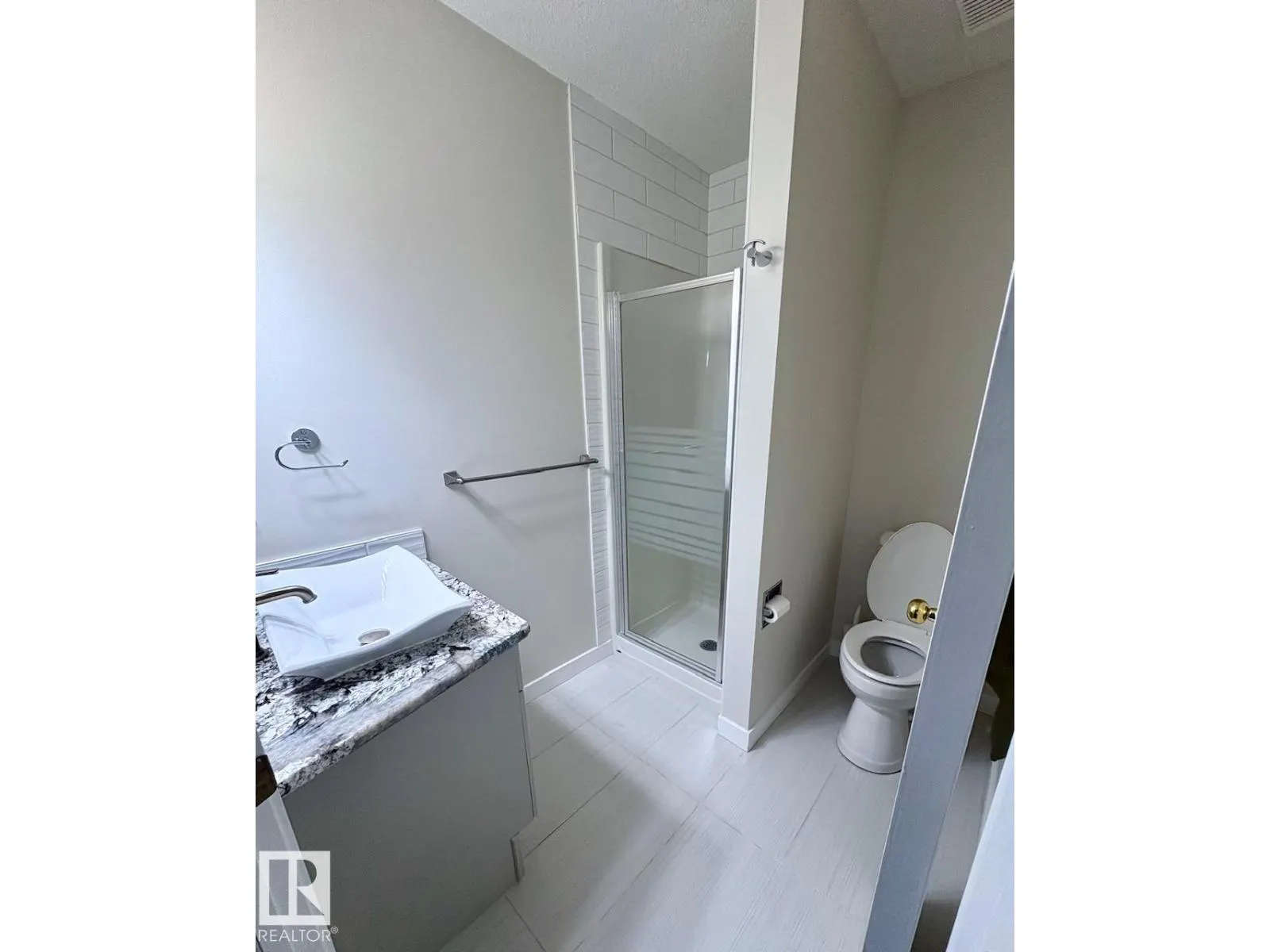 88 LANDSDOWNE DR