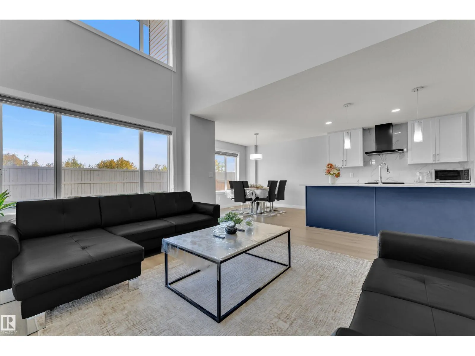 407 30 AV NW