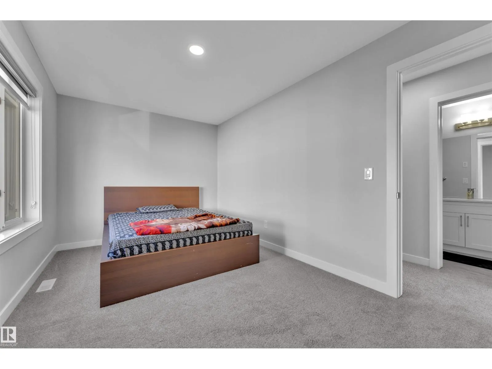 407 30 AV NW