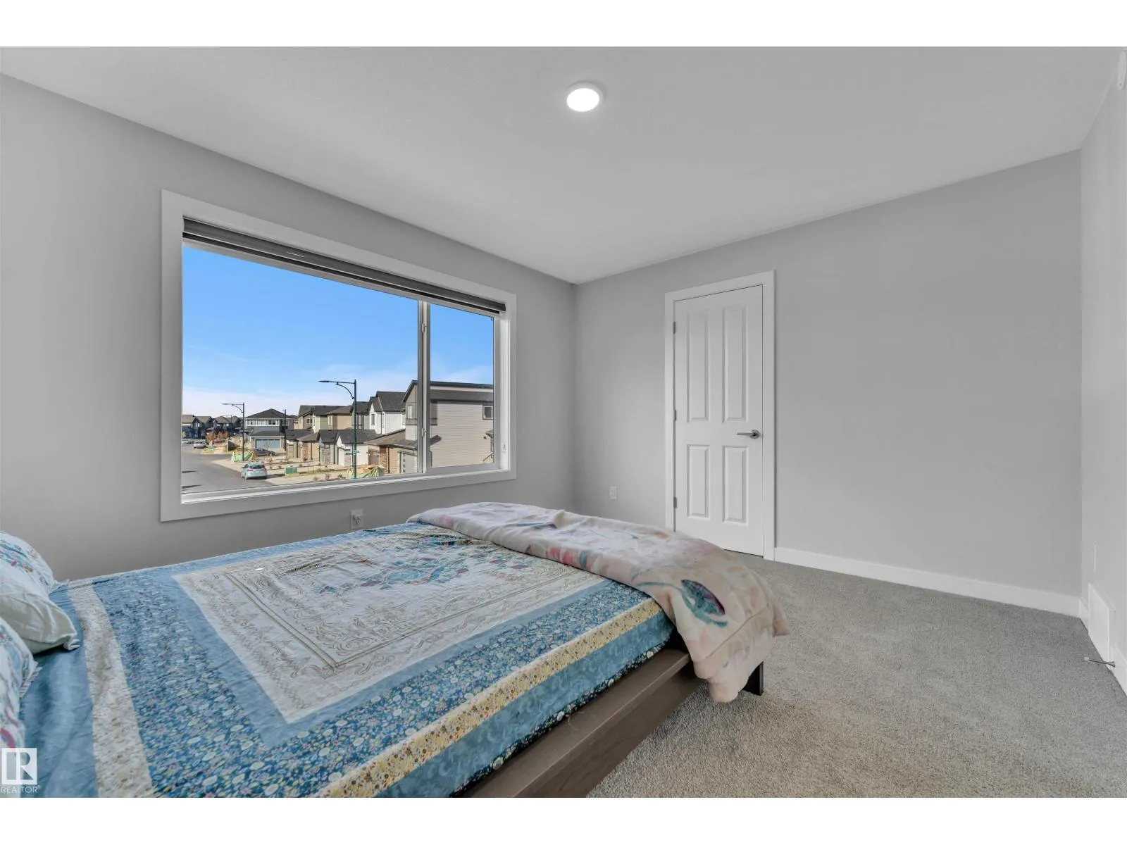 407 30 AV NW