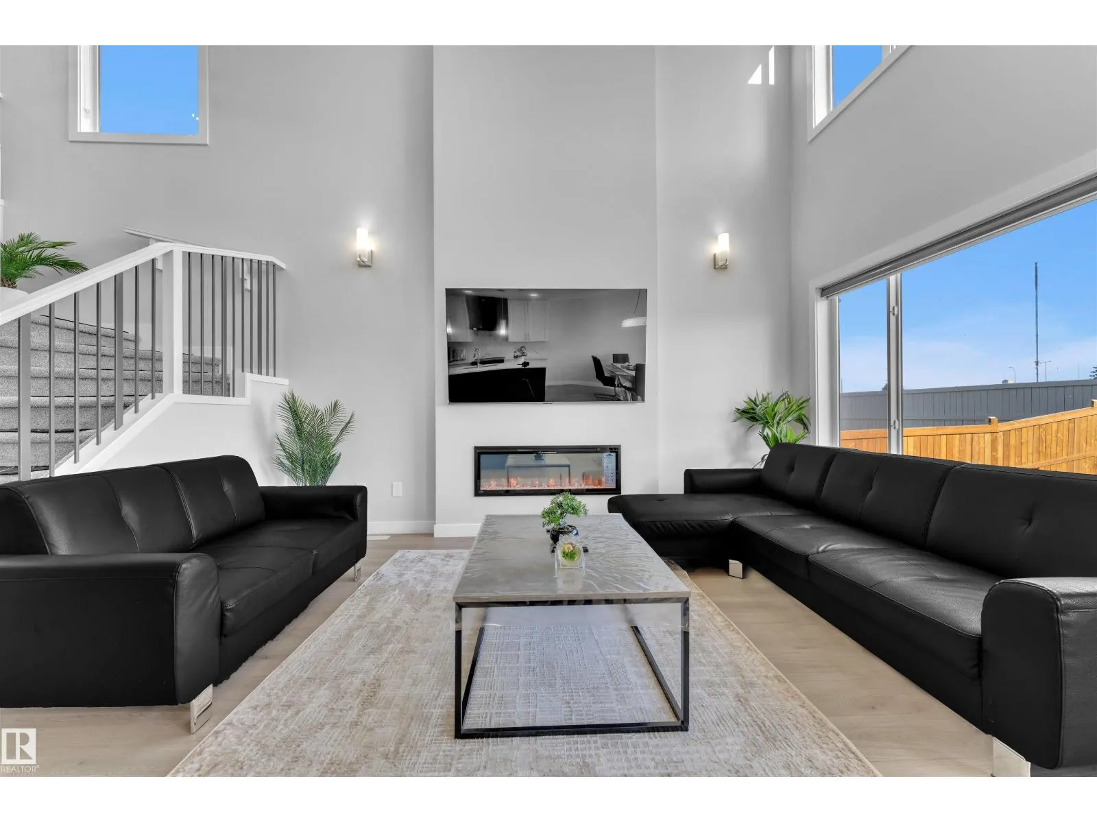 407 30 AV NW