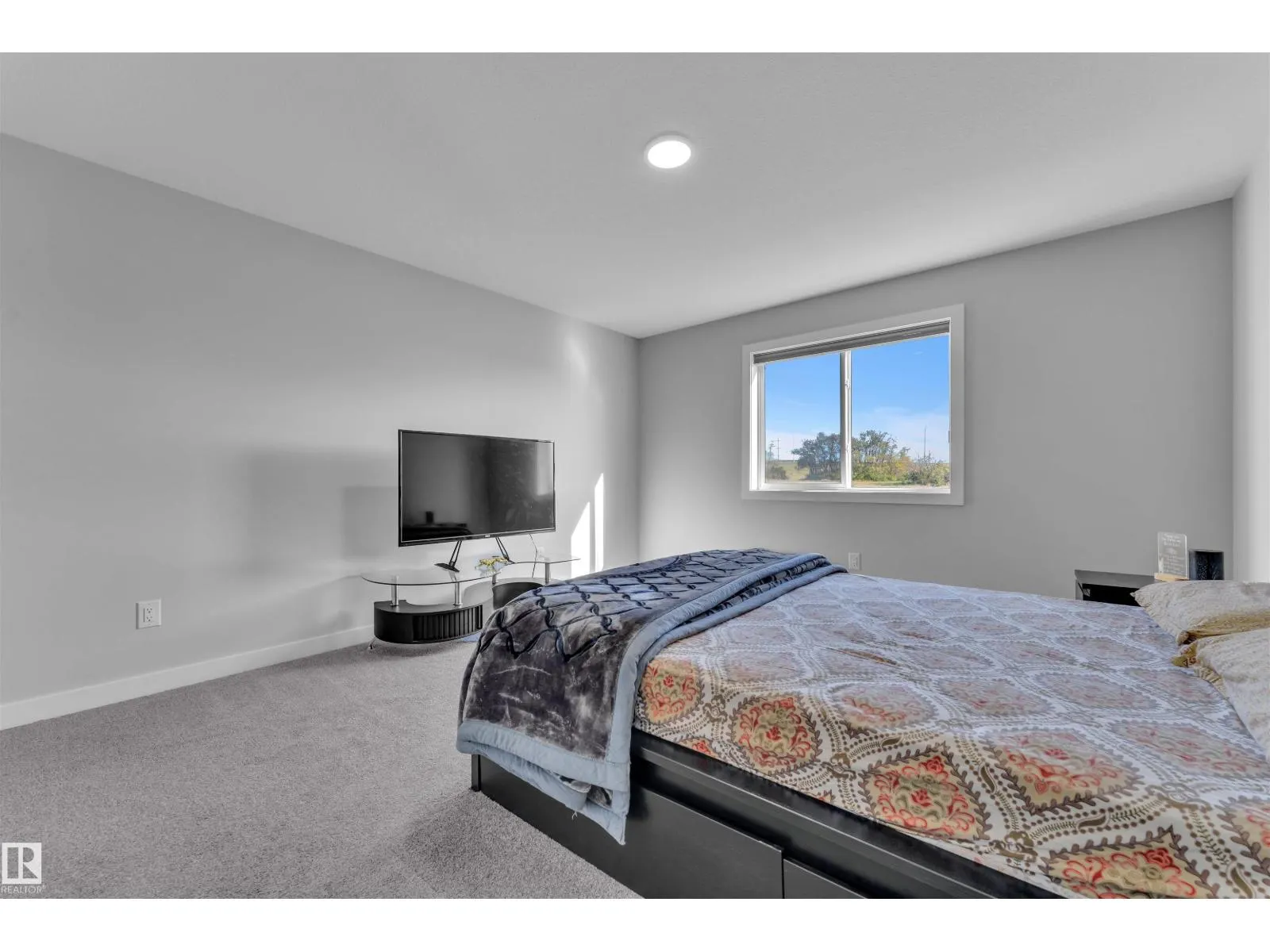 407 30 AV NW